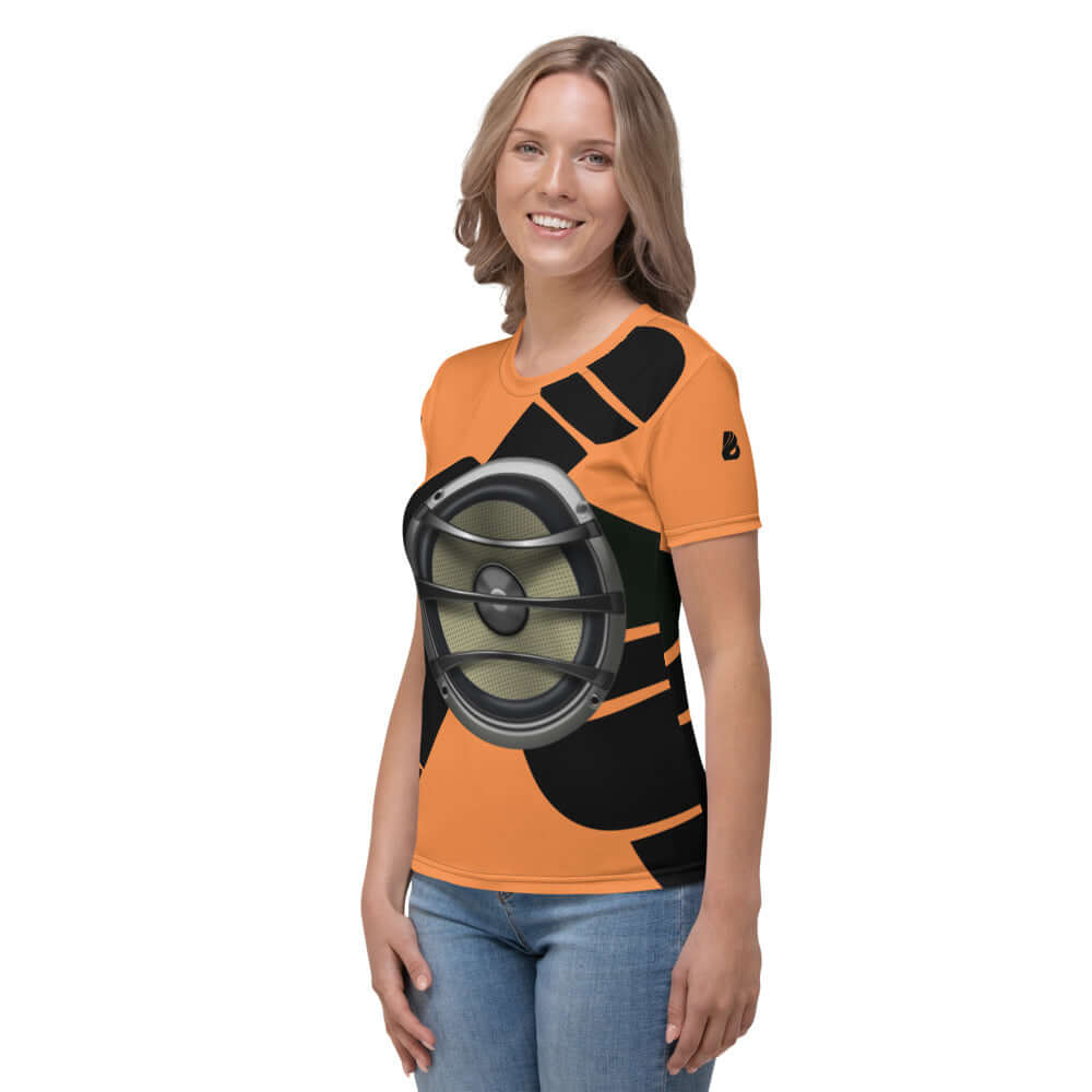 Woman wearing Damen-T-Shirt N°6, orange with large speaker print, showing four-way stretch and comfort.
