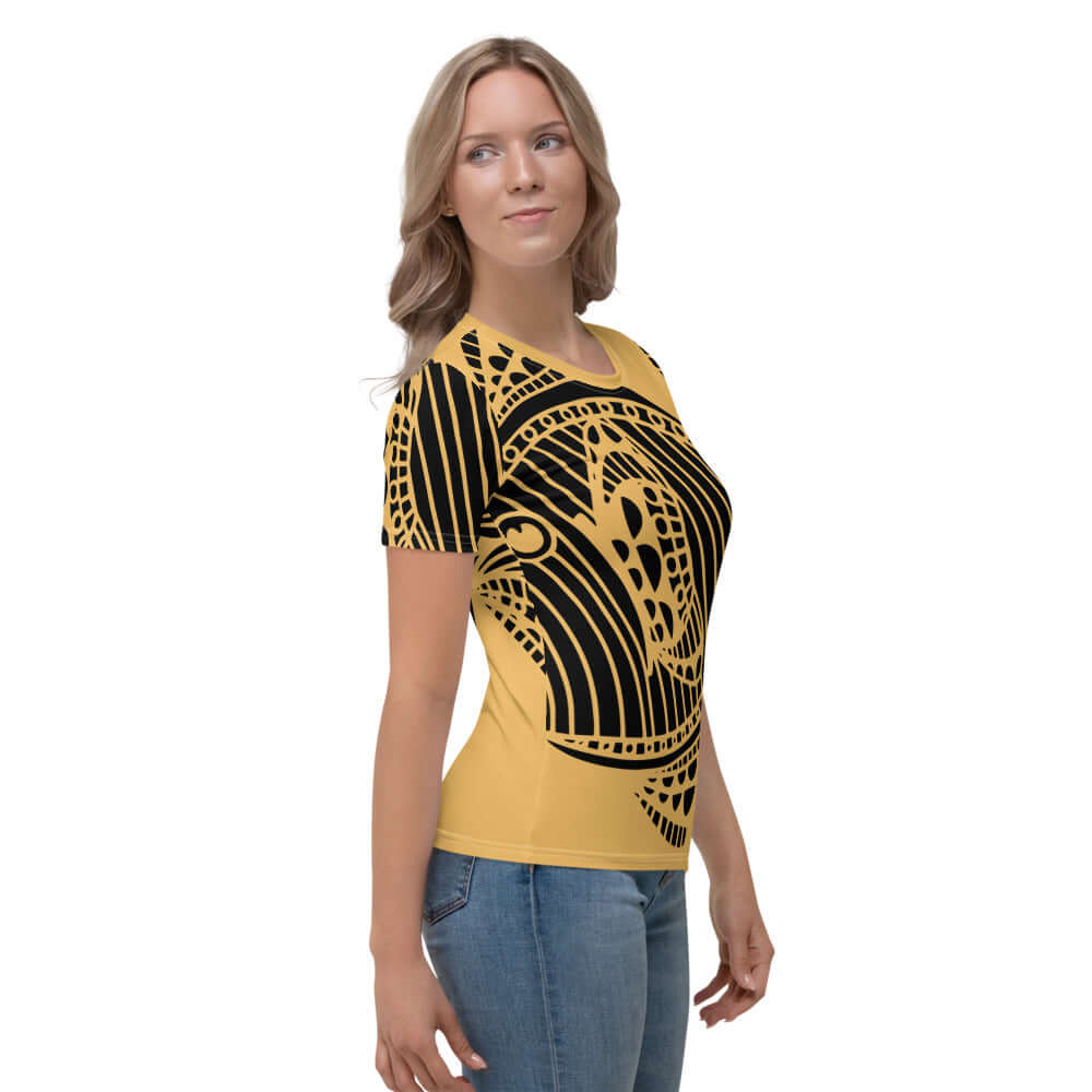 Damen-T-Shirt N°2 in mustard yellow with black abstract design, modeled by woman from side view, showcasing its smooth and comfortable fit.