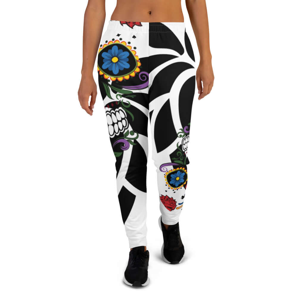 Vibrant Damen-Jogginghose N°2 with colorful print and cuffed legs, perfect fit and brushed fleece interior for ultimate comfort.