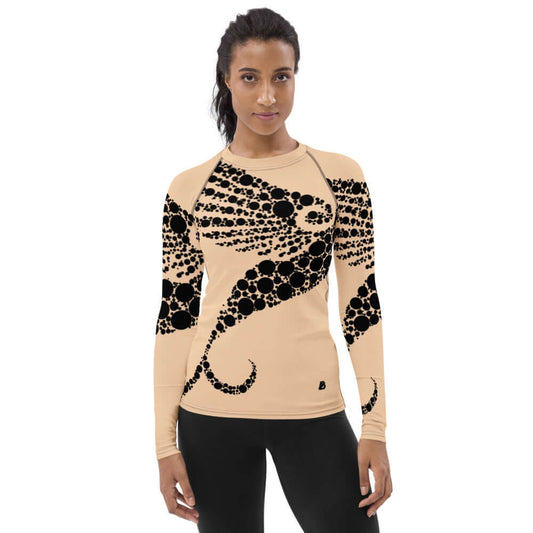 Woman wearing Damen-Rash-Guard N°6 with black patterned design, long sleeves, and UV protection for sports.