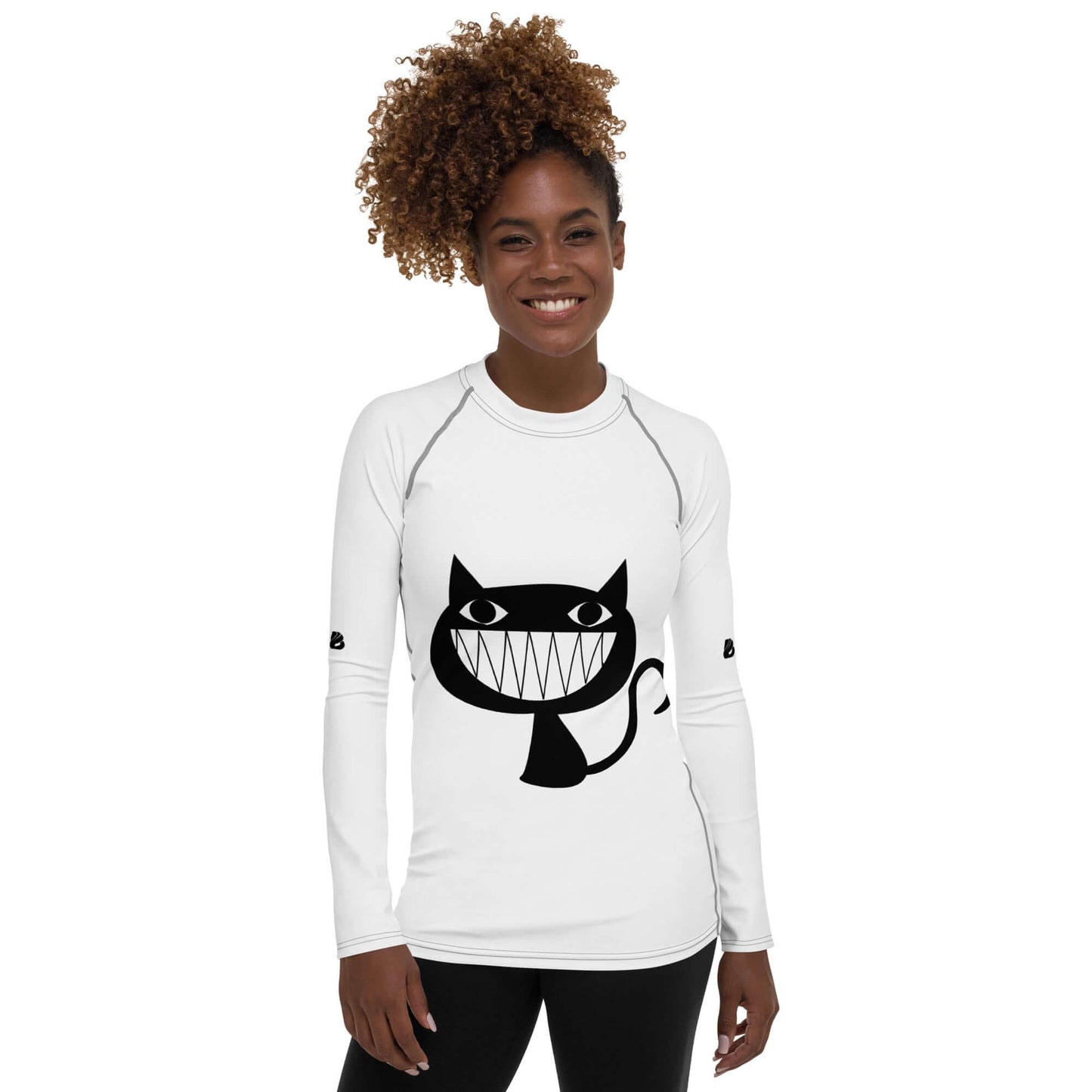 Woman wearing Damen-Rash-Guard N°8, long-sleeve white rash guard with cat graphic, UV protection, for sports and outdoor activities.