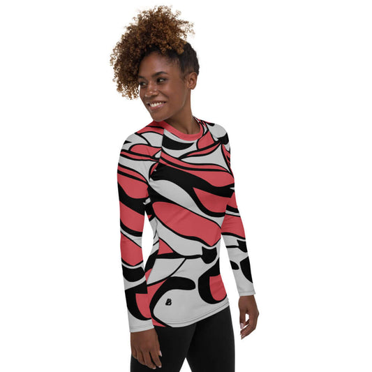 Woman wearing stylish Damen-Rash-Guard N°4 with red and black abstract pattern for sports, offering UV protection and comfort.