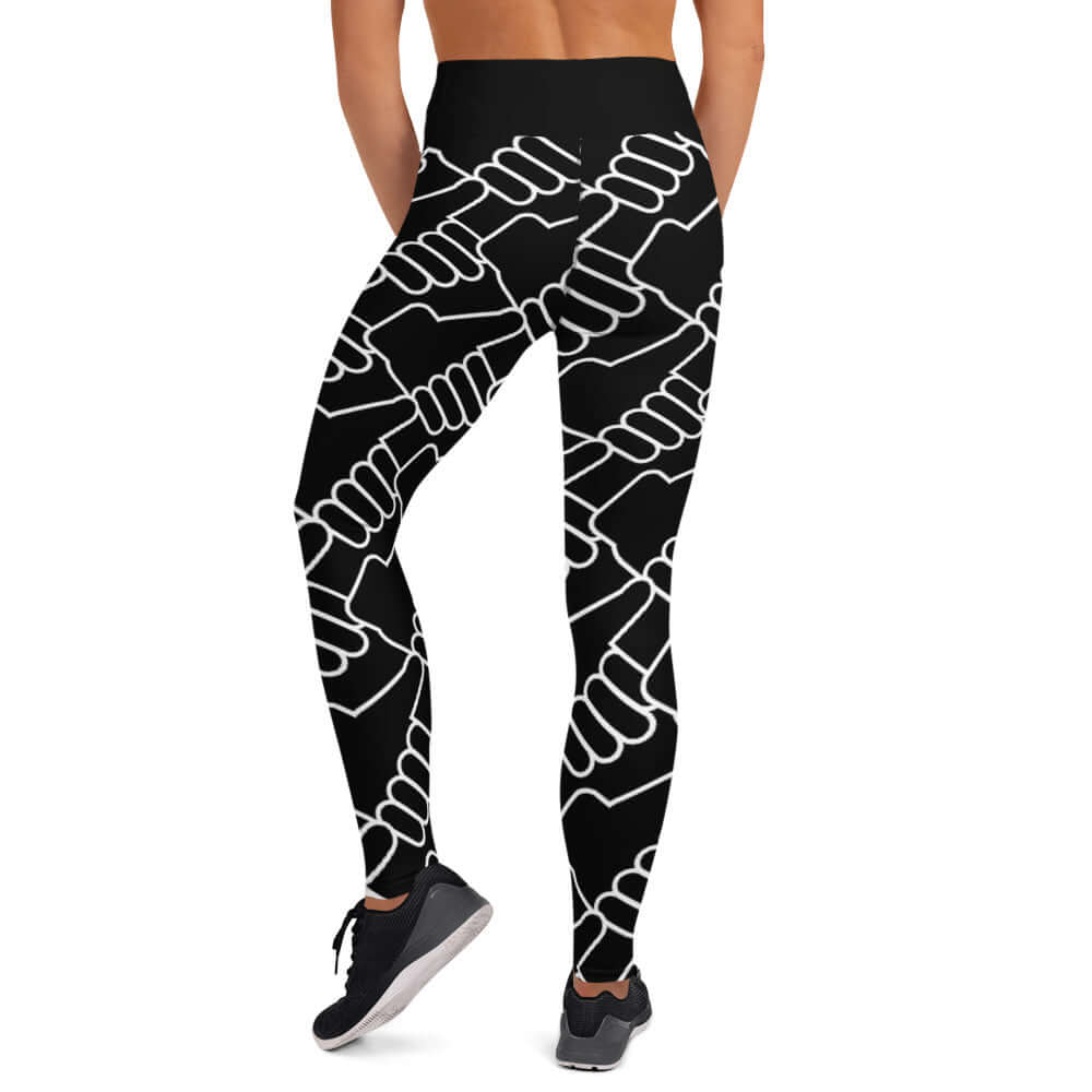 Alt Tag: Yoga-Leggings N°7 with black and white pattern, four-way stretch, soft microfibre, high-waisted design.