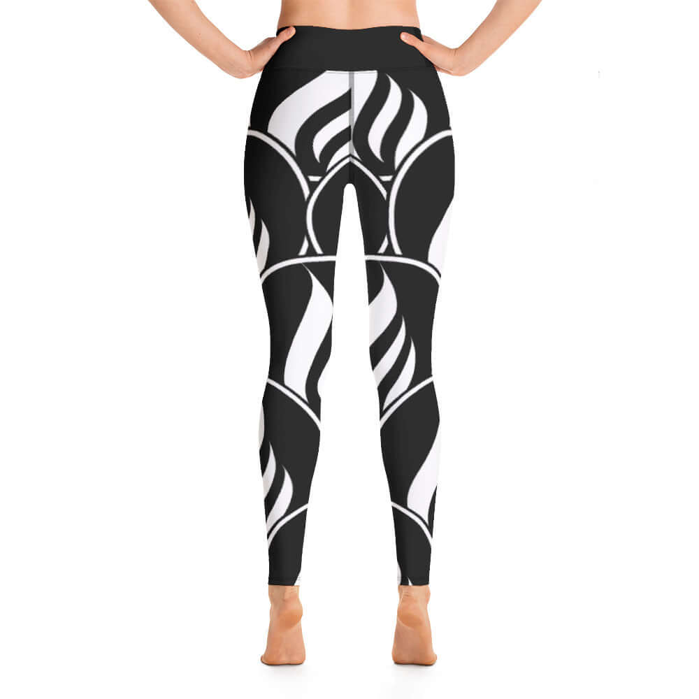 Back view of Yoga-Leggings N°19 featuring black and white geometric pattern, four-way stretch, and microfibre fabric for comfort.