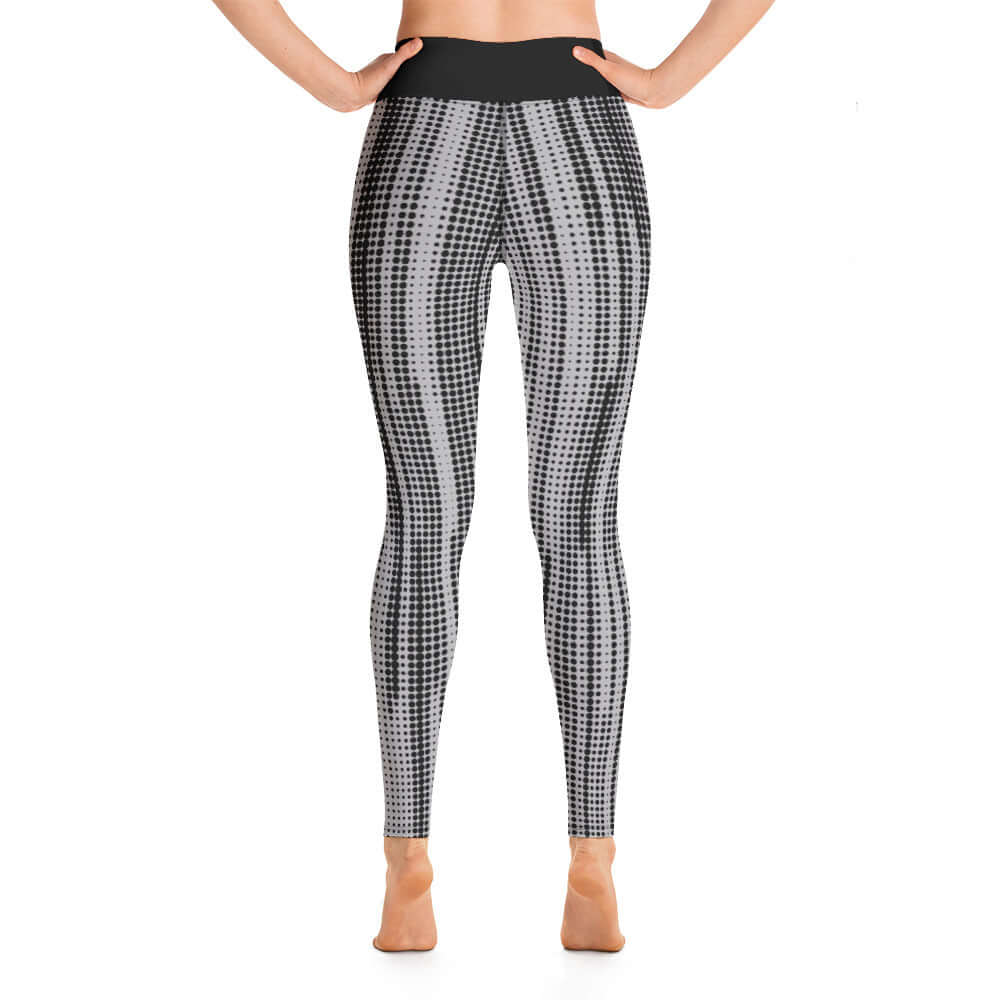 Yoga-Leggings N°26 in black and white pattern, stretchy and comfortable with a high waistband, perfect for yoga and athletic wear.