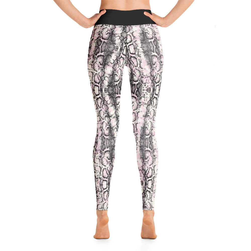 Yoga-Leggings N°42 with snake print pattern, featuring a high waist and super soft, stretchy fabric for maximum comfort and flexibility.