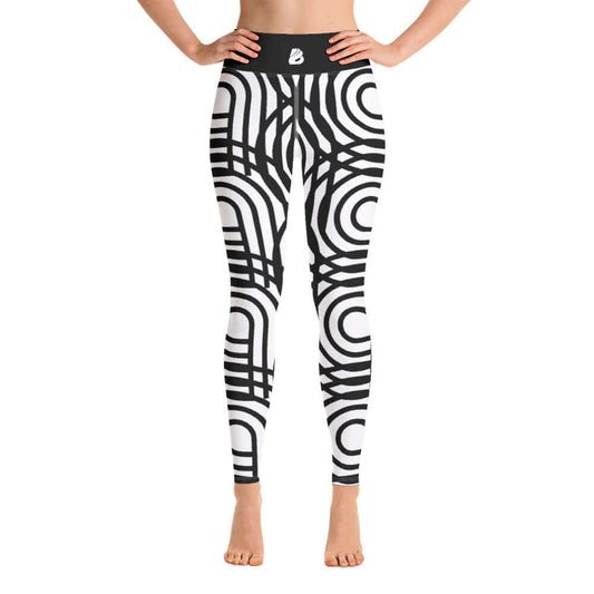 Yoga-Leggings N°0 with black and white geometric pattern, high waistband, four-way stretch fabric, and comfortable fit.