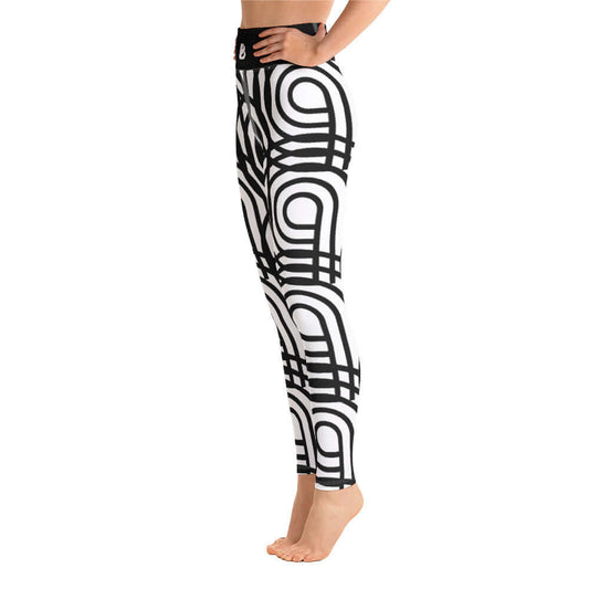 Side view of black and white pattern Yoga-Leggings N°0, made of soft, stretchy fabric, with a high waistband for comfortable fit.