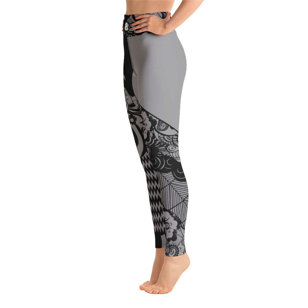 Yoga-Leggings N°11 in gray and black pattern, featuring high-waist and four-way stretch for comfort and flexibility.