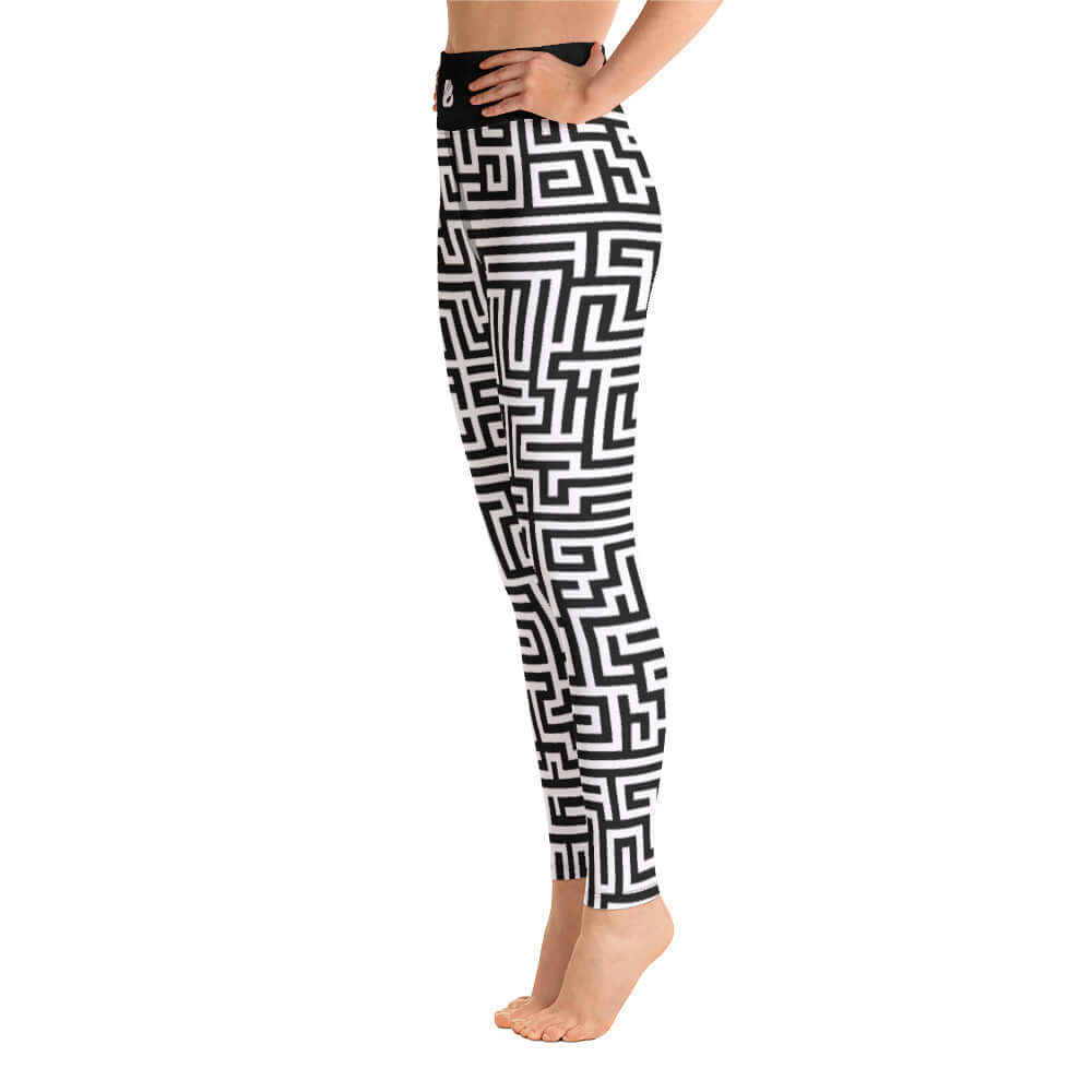 Side view of black and white patterned Yoga-Leggings N°32 showcasing four-way stretch and high waistband for comfort.