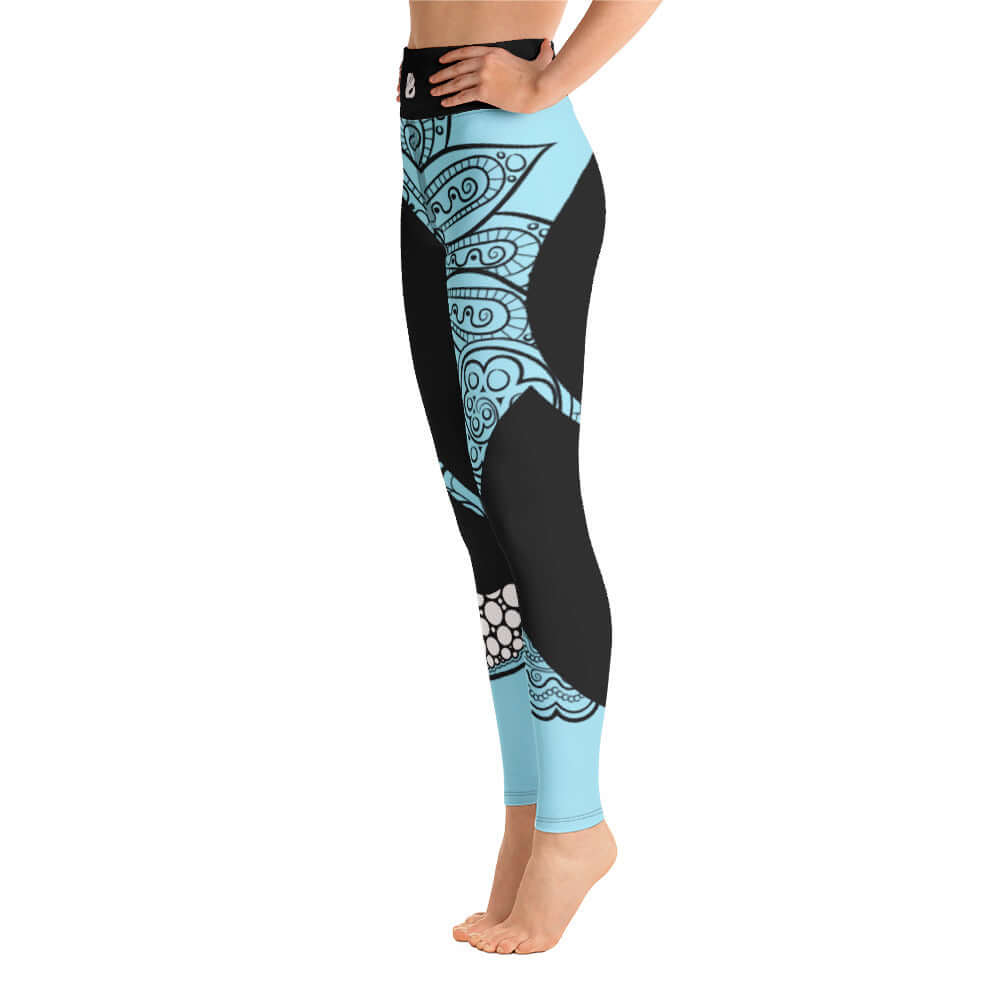 Yoga-Leggings N°33 featuring a black and blue design, super soft and stretchy with a high waistband for comfort.