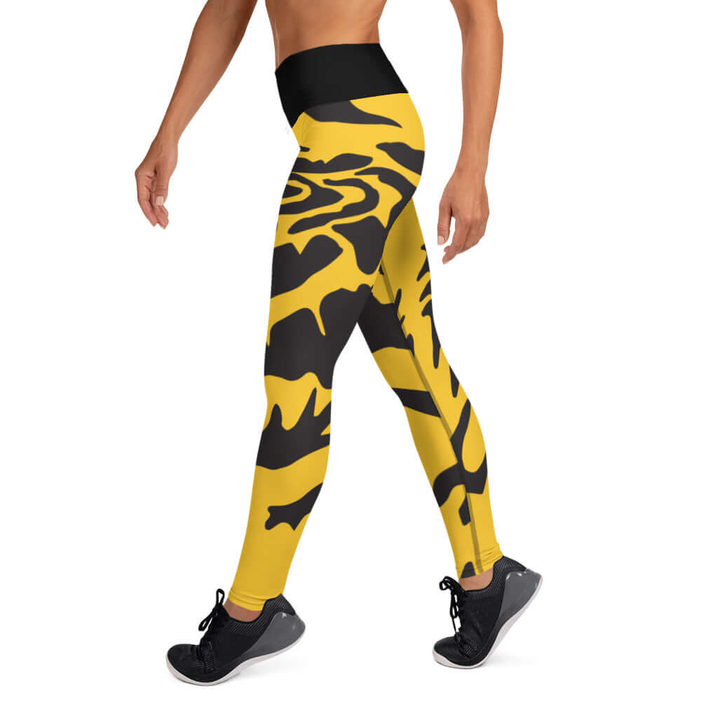 Woman wearing Yoga-Leggings N°37 with tiger print design, showcasing four-way stretch and comfortable high waist fit.
