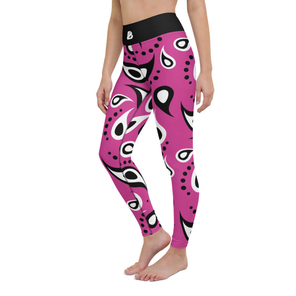 Woman wearing pink Yoga-Leggings N°18 with black and white abstract pattern, high-waisted, showcasing flexible fit and comfort.