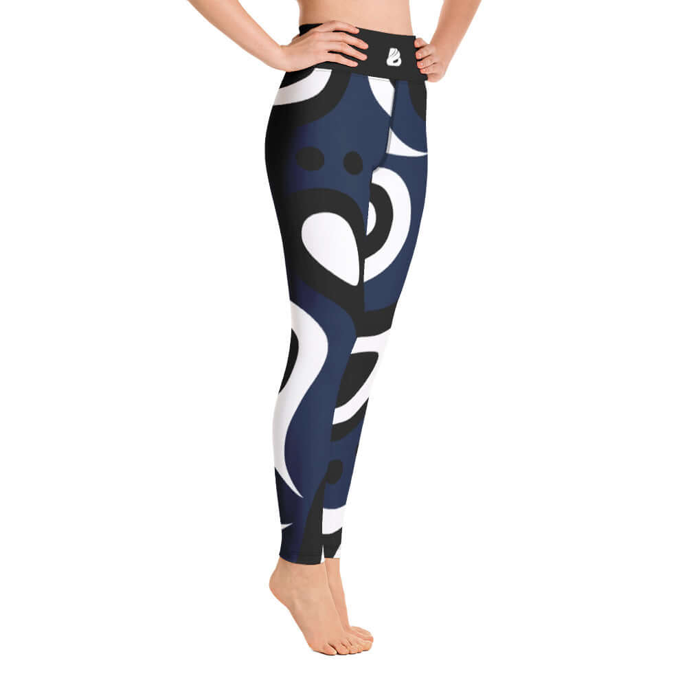 Yoga-Leggings N°12, black and white abstract design, super soft and stretchy with high waist for comfortable yoga sessions.