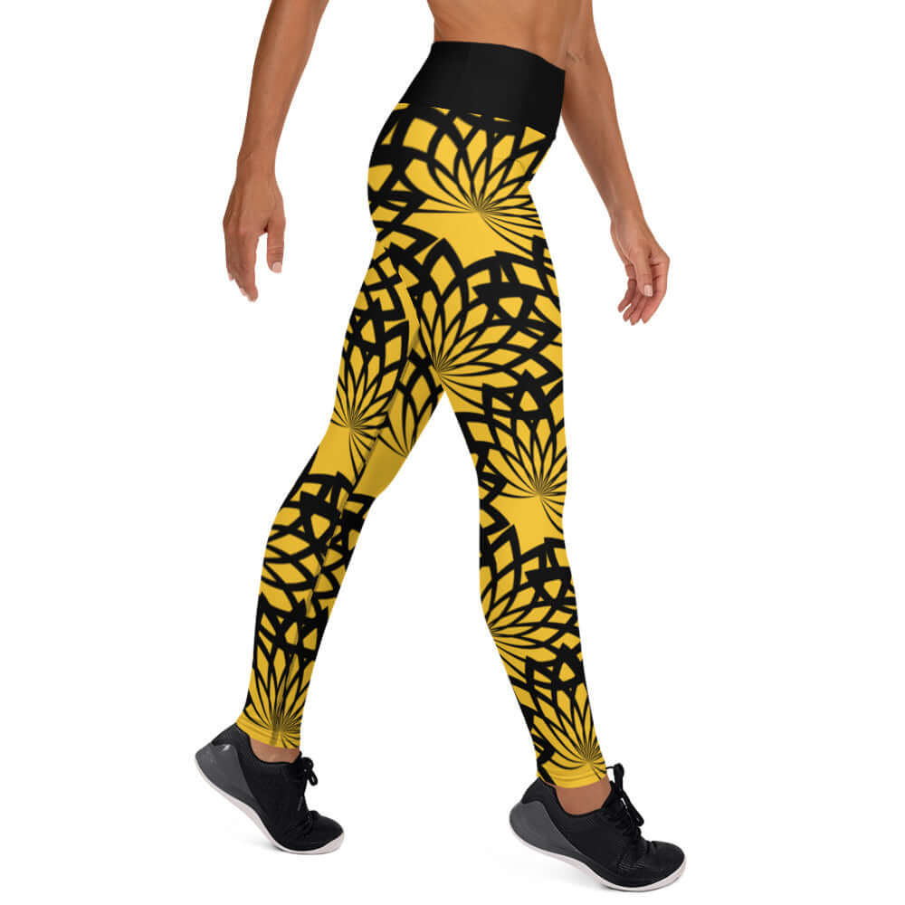 Person wearing Yoga-Leggings N°16 with black and yellow floral pattern, showcasing four-way stretch and high waistband.