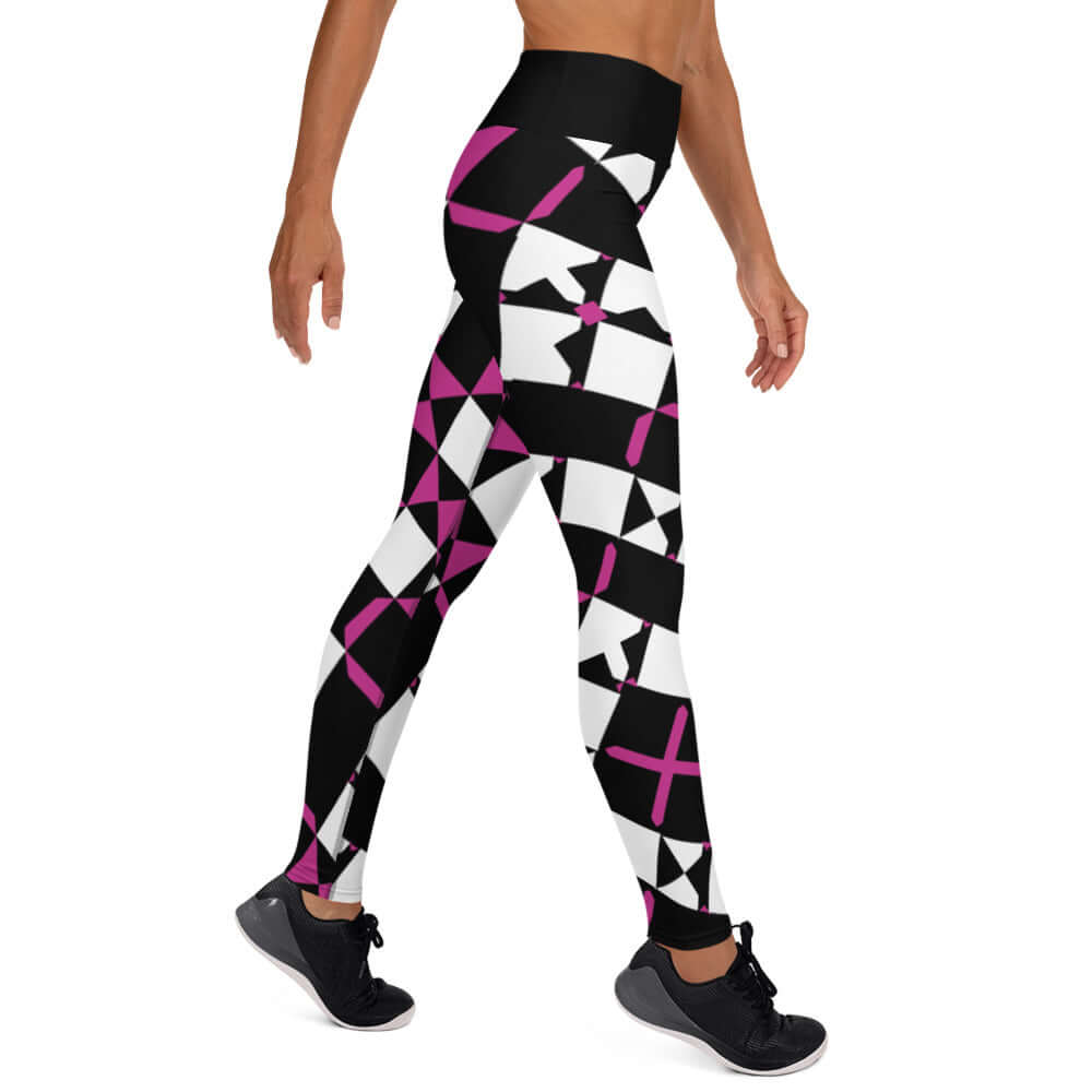 Yoga-Leggings N°24 with black and white geometric pattern and pink accents, featuring high waistband and four-way stretch fabric.