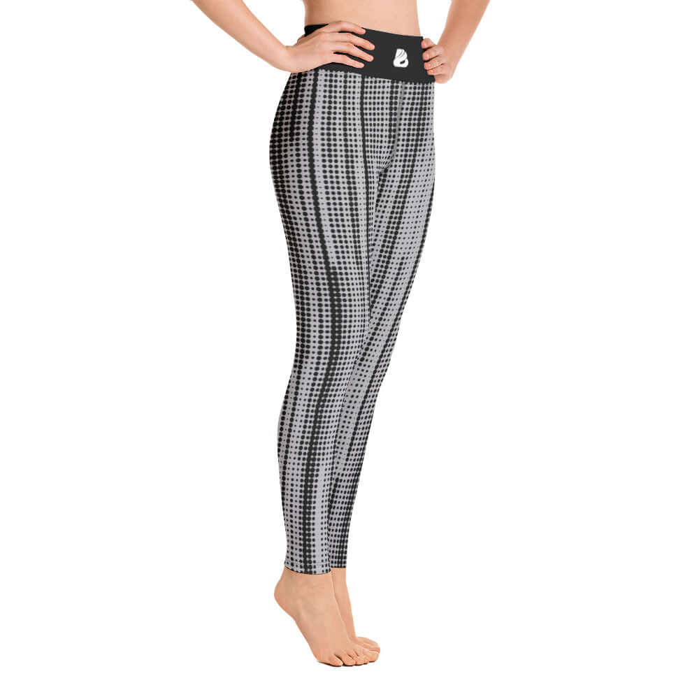 Yoga-Leggings N°26 in black and white pattern, super soft stretch fabric with high waist, side view on model.