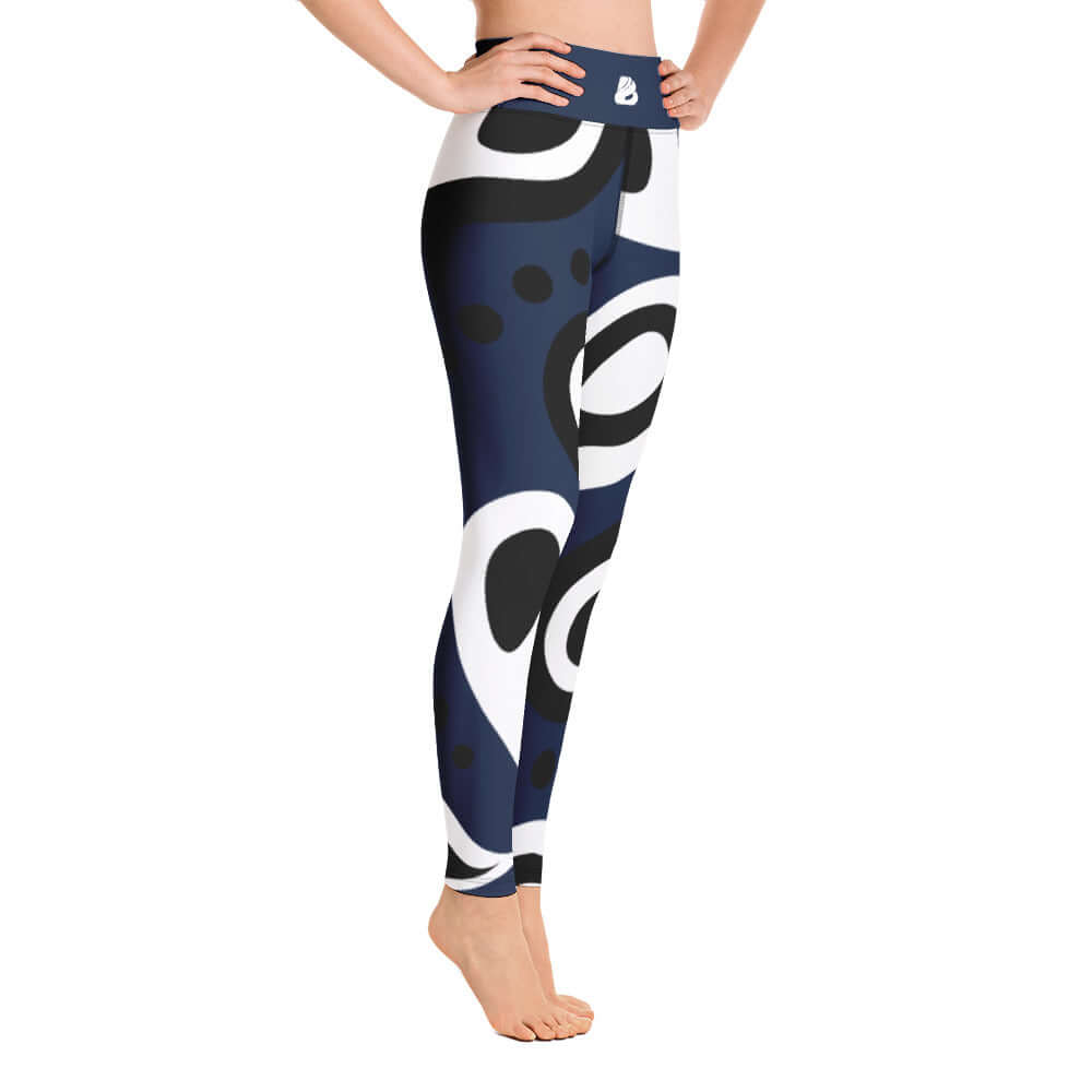 Model wearing Yoga-Leggings N°31 with abstract black and white pattern, featuring super soft, stretchy, and comfortable fabric.