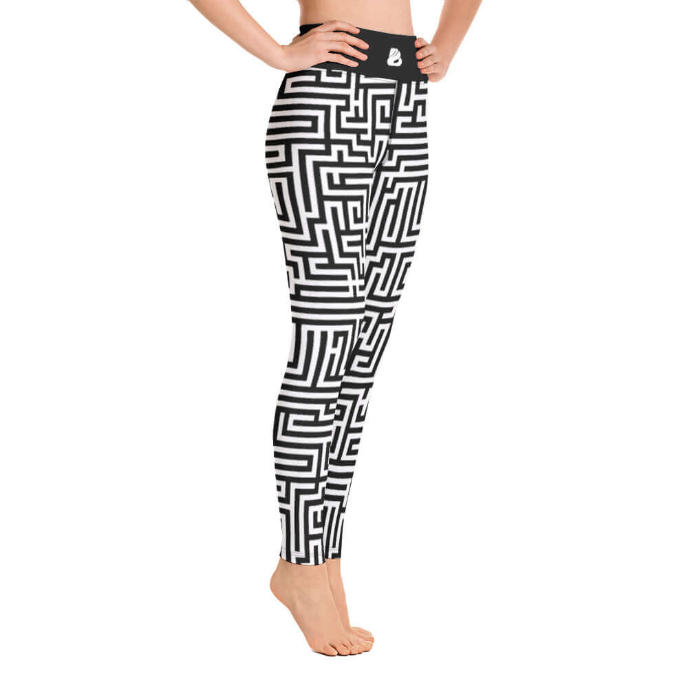 Woman wearing black and white Yoga-Leggings N°32 with geometric pattern and high waist