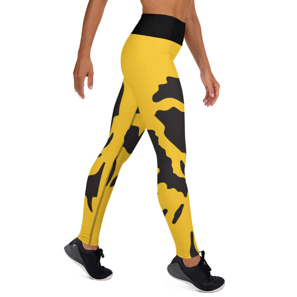 Woman wearing yellow and black Yoga-Leggings N°37 with high waistband, designed for flexibility and comfort.