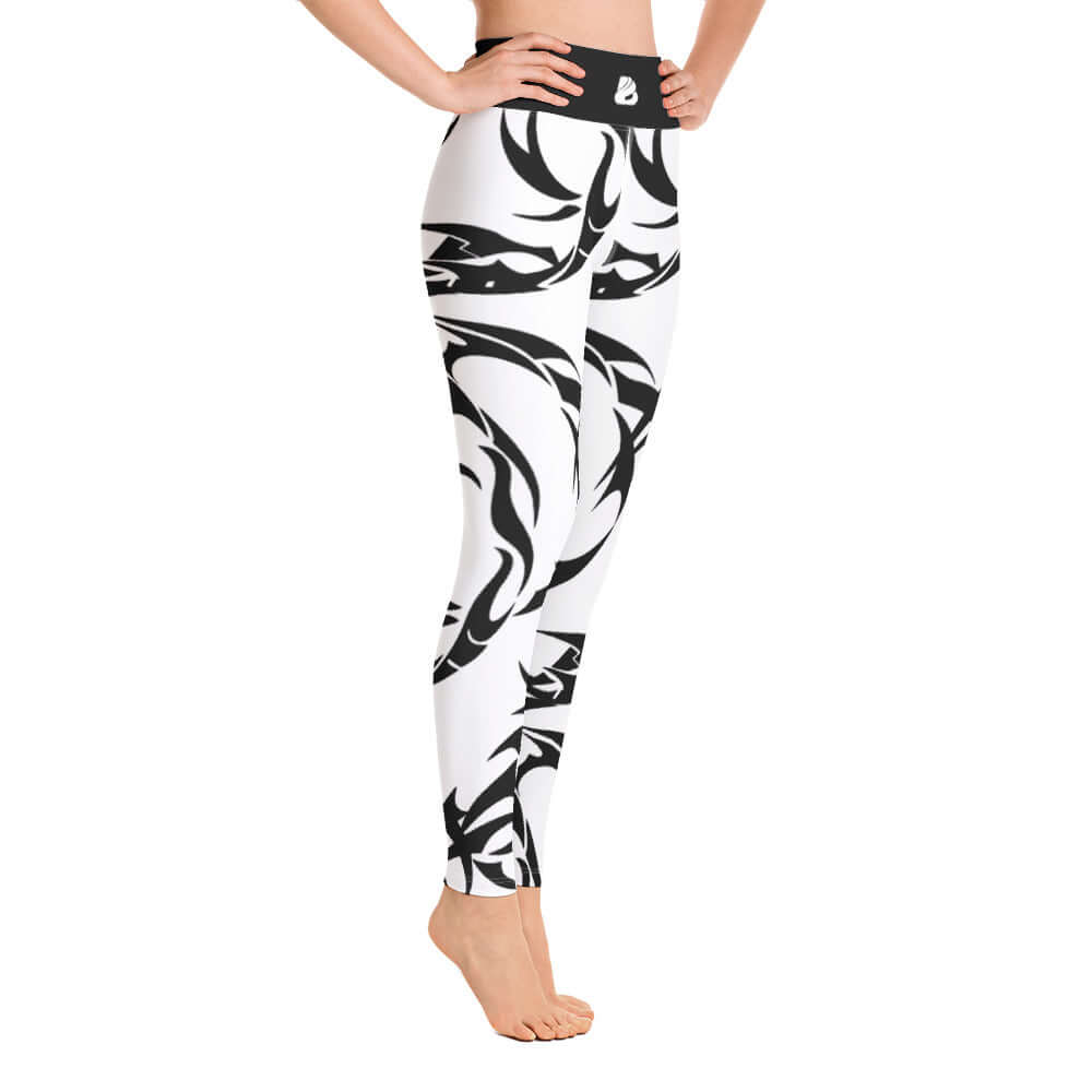 Yoga-Leggings N°39 with black and white abstract pattern, four-way stretch, elevated waist, seamless comfort fit.