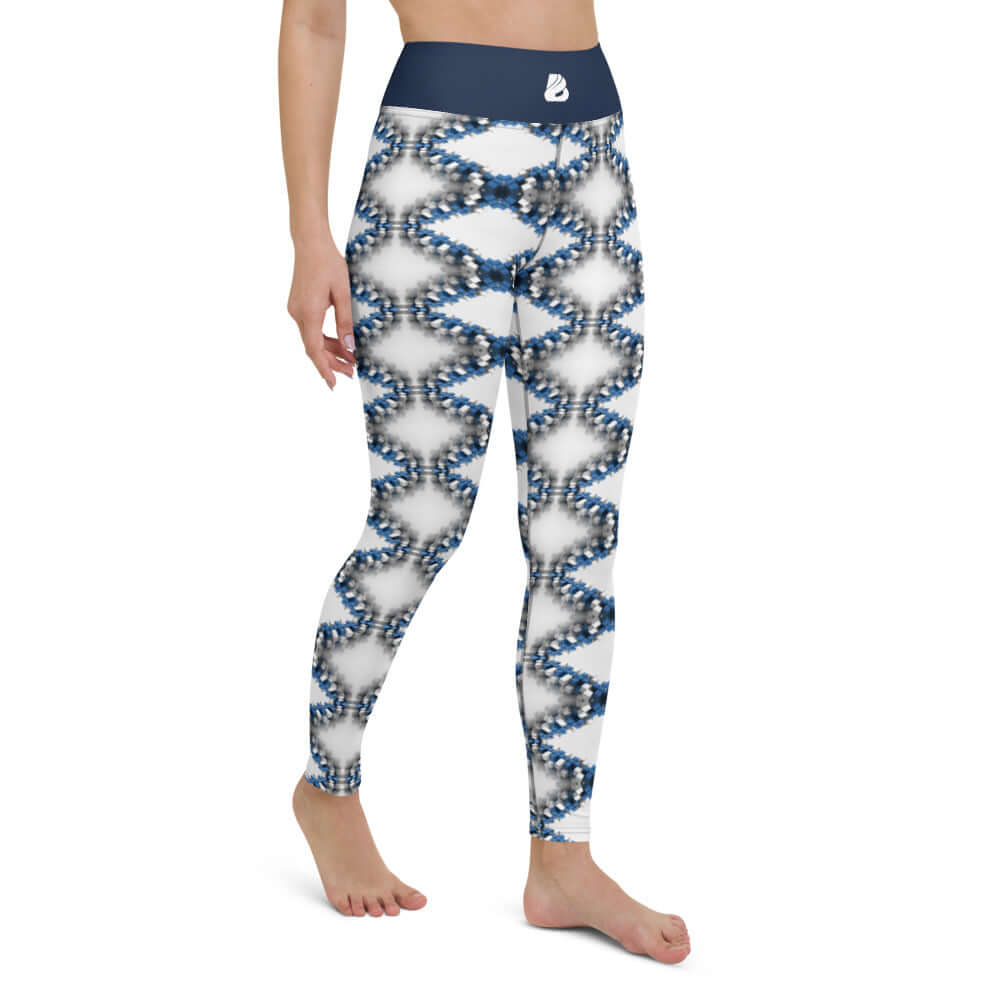 Woman wearing Yoga-Leggings N°17 with patterned design, featuring a high waistband, in a blue and white color scheme.