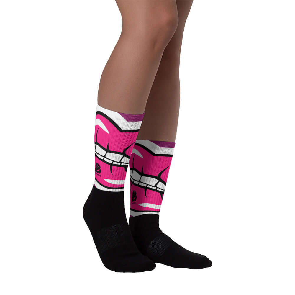 Socken N°1 pink knee-high socks with a bold graphic design, black cushioned foot, vibrant colors for comfort and style.