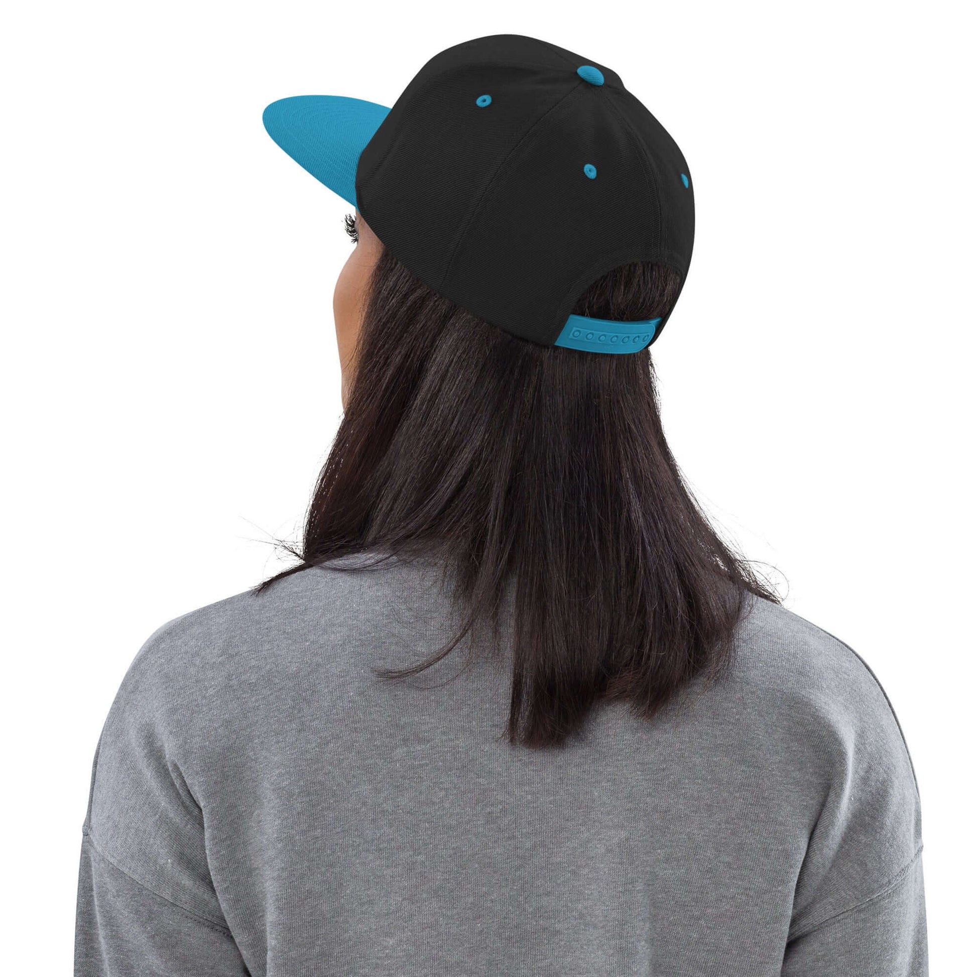 Back view of person wearing Snapback-Cap N°6 with classic fit, flat brim, and adjustable strap, in black and blue.
