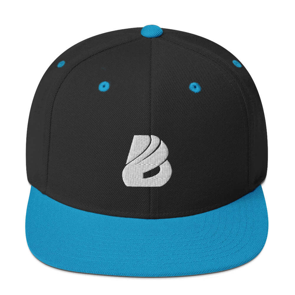 Snapback-Cap N°0 with classic fit, structured 6-panel design, flat brim, adjustable snap closure, black and blue color, head size 54.9cm-60cm.