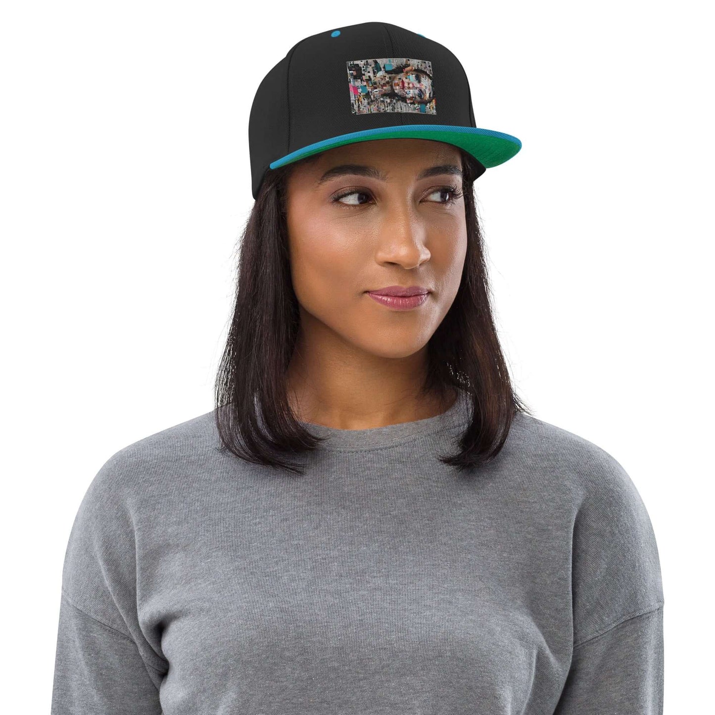 Woman wearing Snapback-Cap N°6 with flat brim and high-profile design, featuring a graphic patch on the front.
