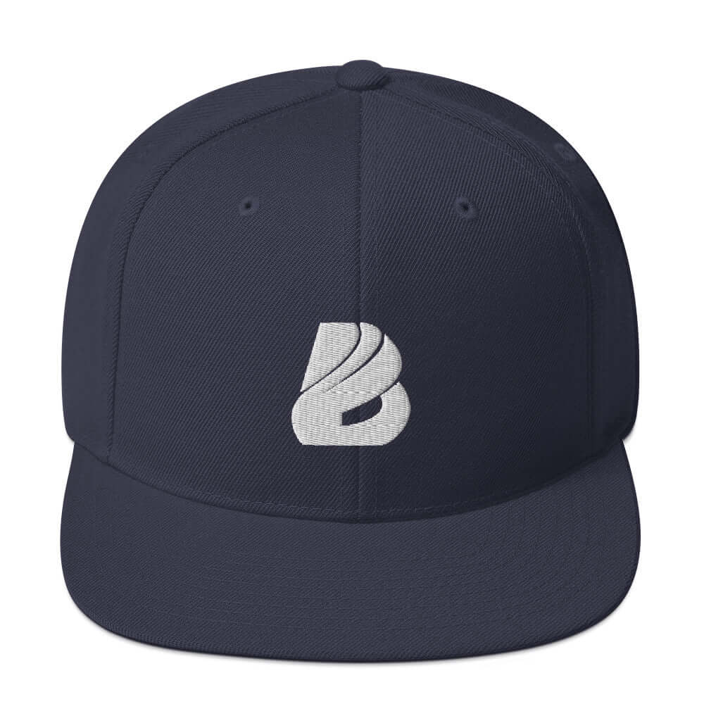 Snapback-Cap N°0 in navy blue with embroidered logo, structured 6-panel high-profile design, flat brim, and adjustable snap closure.
