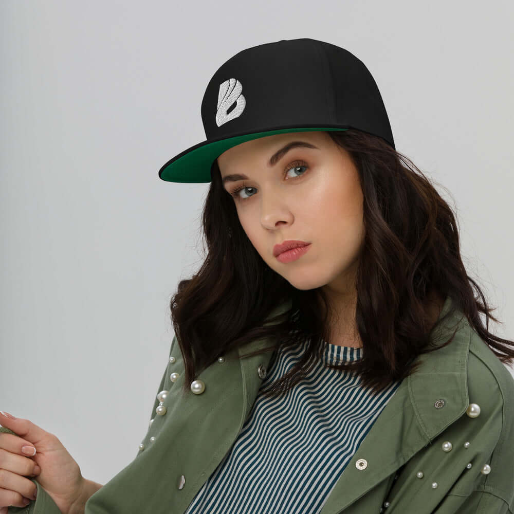 Woman wearing Flat Bill-Cap N°1 featuring high-profile fit, green under visor, and snapback closure, styled with casual outfit.