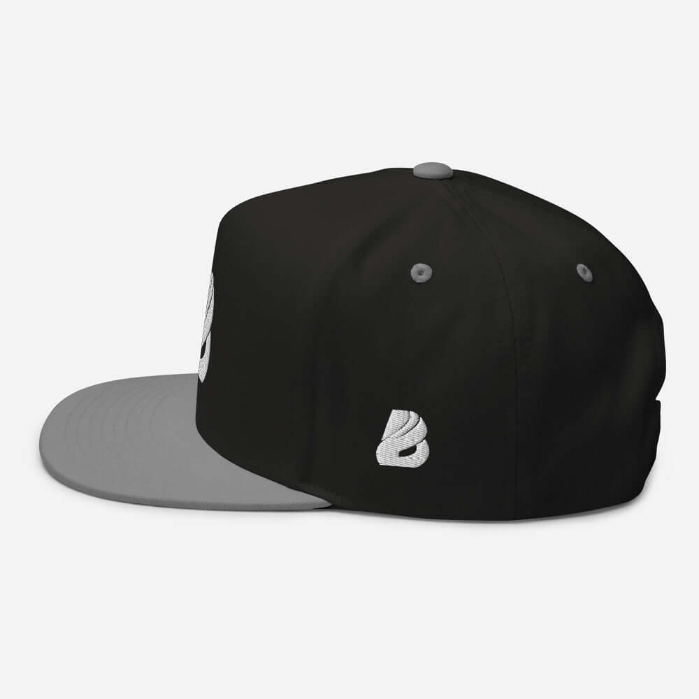 Flat Bill-Cap N°0, black corduroy with green under visor, structured 5-panel high-profile, snapback closure, side view.