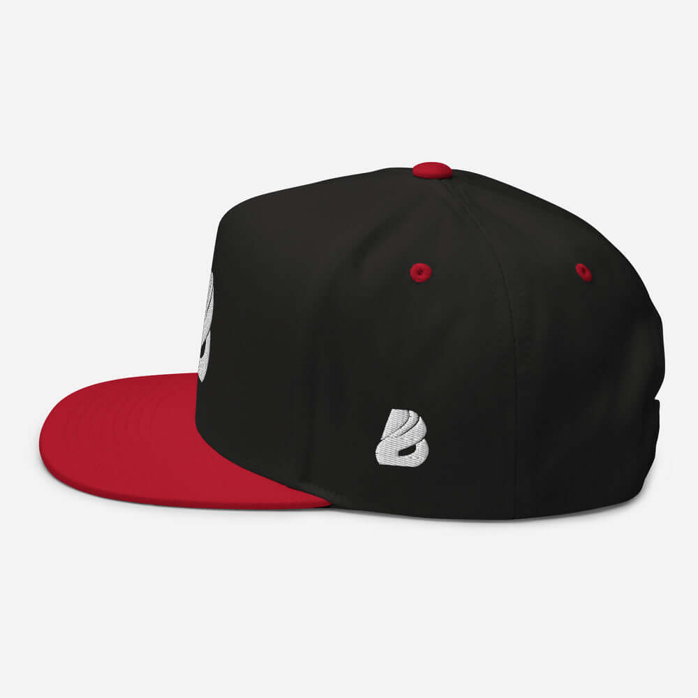 Flat Bill-Cap N°0 with green under visor and red brim, 100% cotton cord, classic snapback style, 5-panel structured high-profile design.