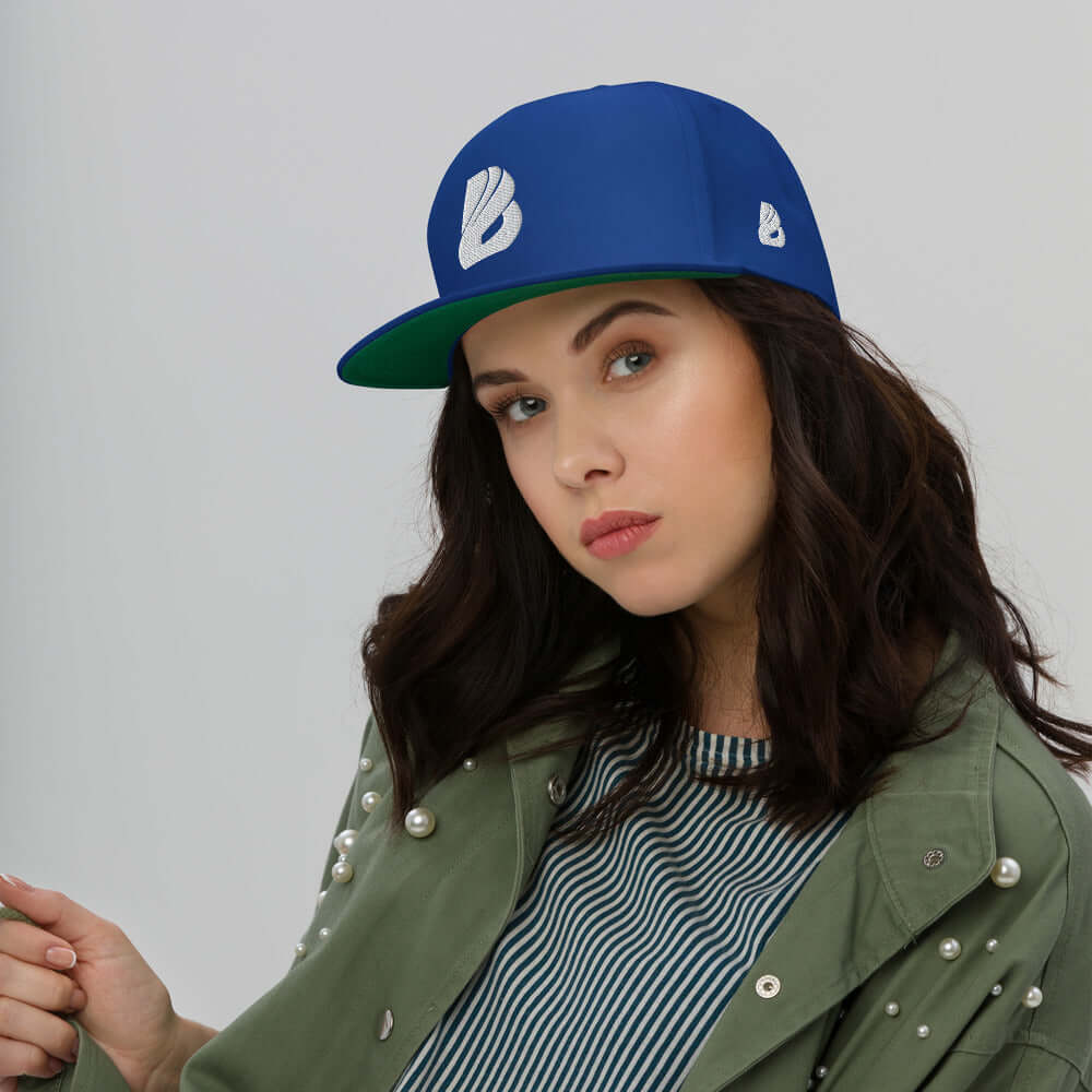 Woman wearing Flat Bill-Cap N°0 with green under visor, 100% cotton corduroy, snapback closure, stylish high-profile hat.