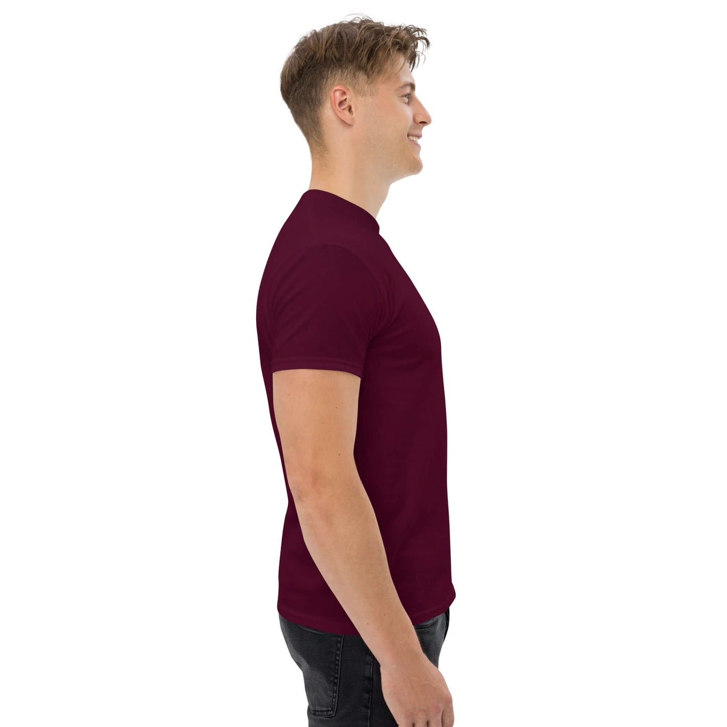 Side view of man wearing Klassisches Herren-T-Shirt N°0 in maroon, showcasing structured fit and 100% cotton material.
