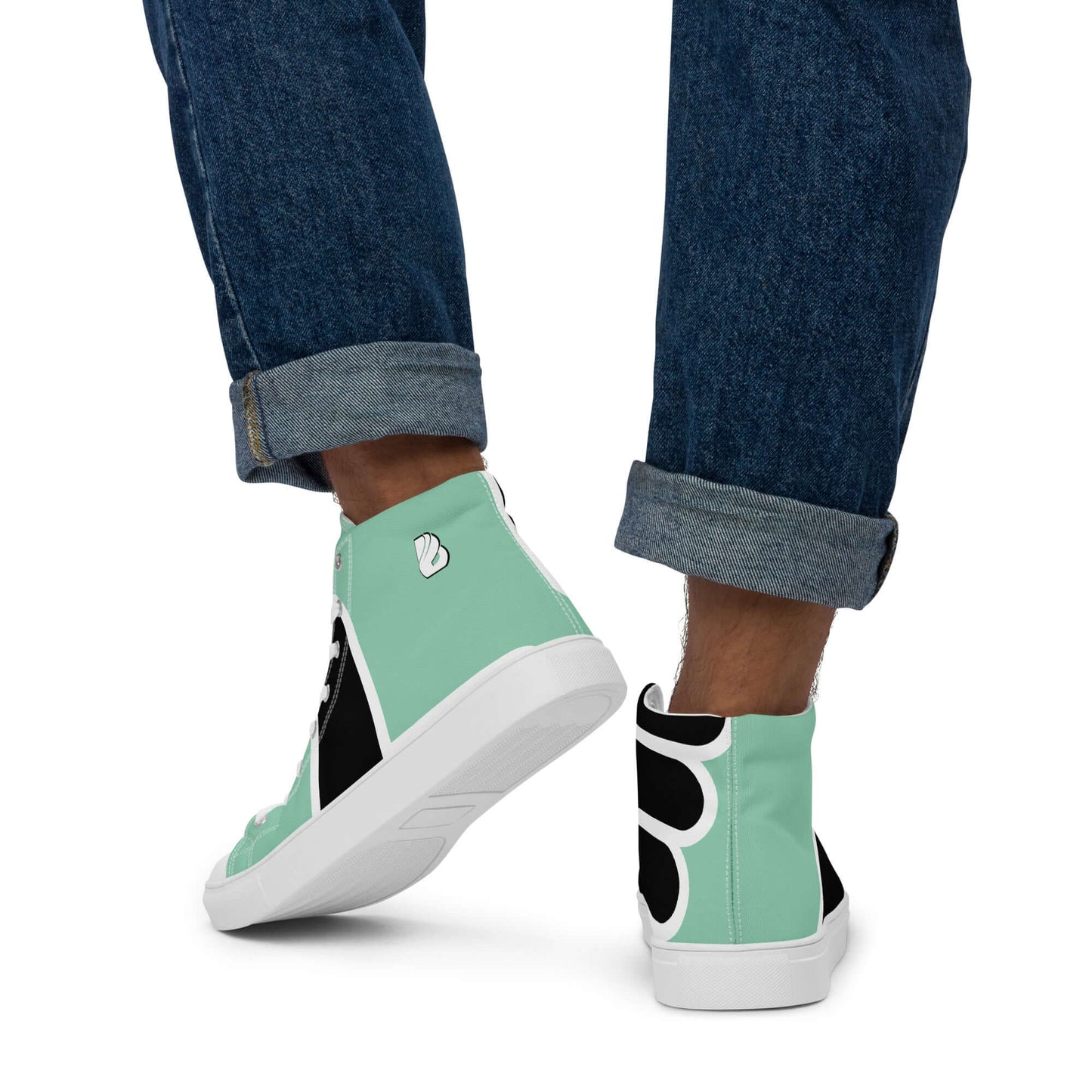 High-Top Leinenschuhe für Herren N°1 in mintgrün und schwarz, getragen mit blauen Jeans, modisches Sneaker-Design mit Kunstleder-Zehenkappe