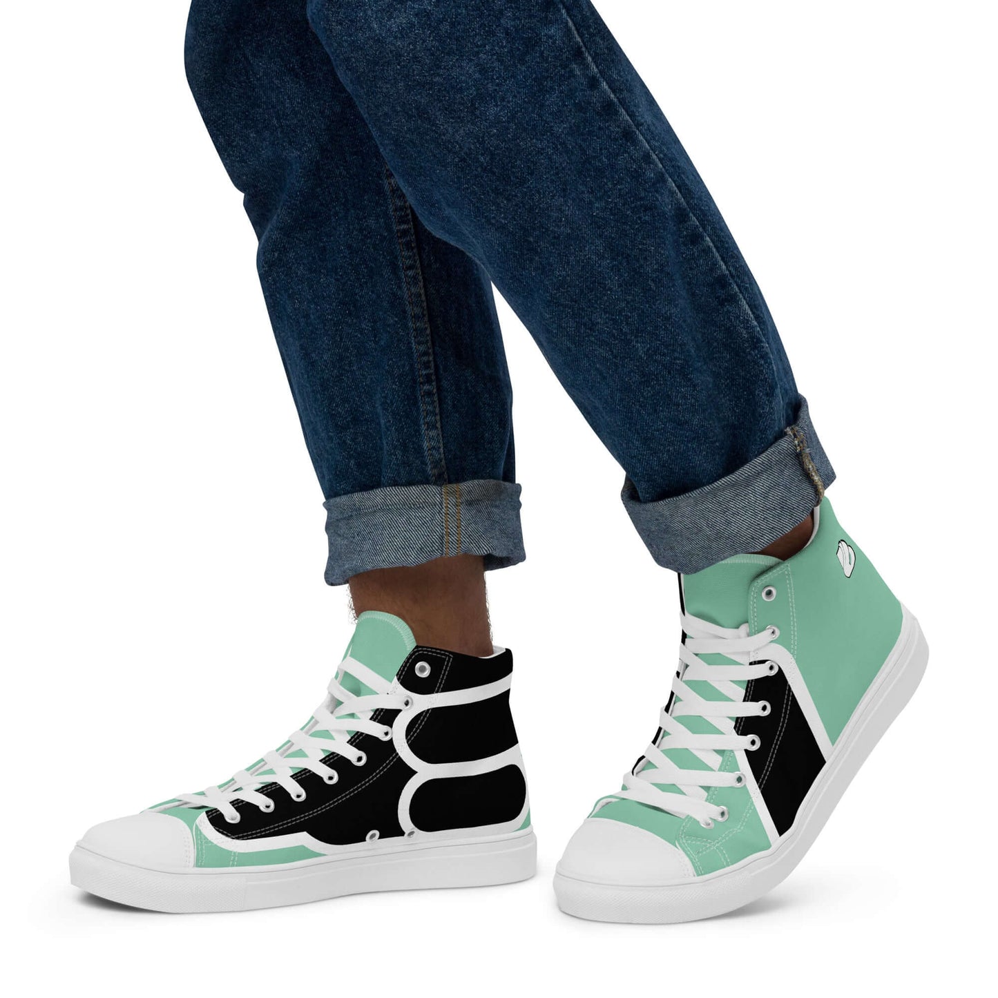 Person wearing High-Top Leinenschuhe für Herren N°1 with green and black linen upper and white laces, showcasing stylish casual footwear.