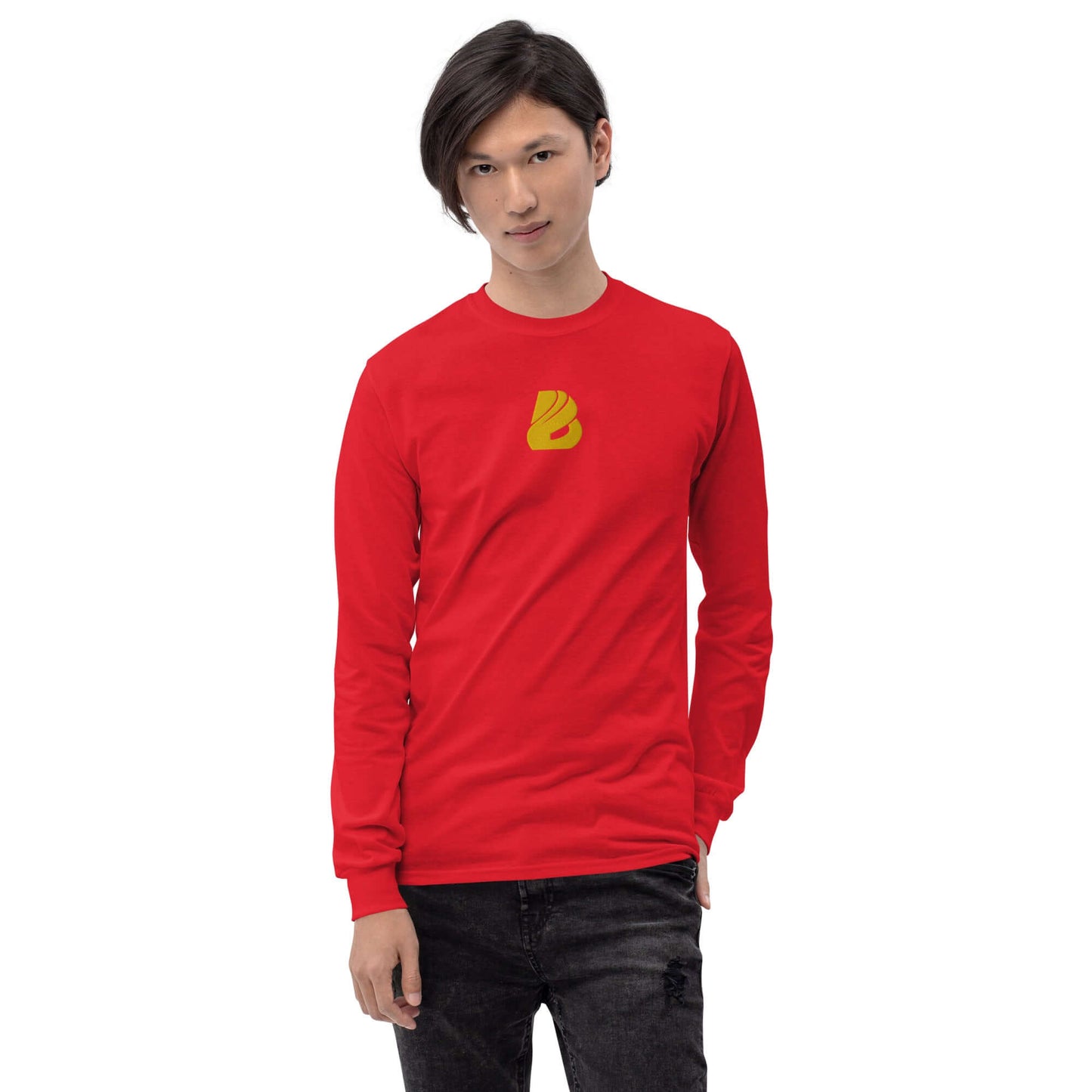 Model wearing Herren-Langarmshirt N°2 in red, featuring ribbed cuffs and classic fit, ideal for cooler days. Made from jersey cotton.