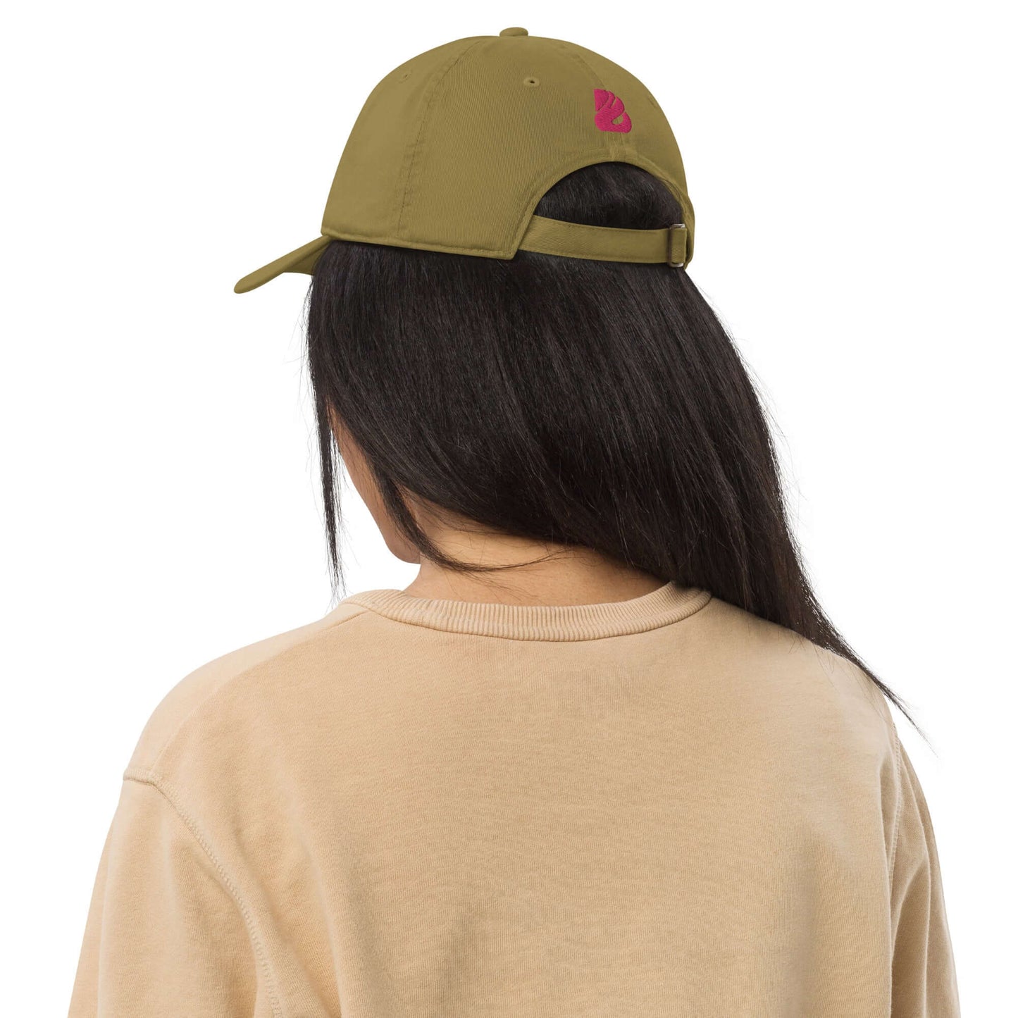 Back view of model wearing Bio-Dad Hat N°0 in olive green made from 100% organic cotton showcasing sustainable fashion.