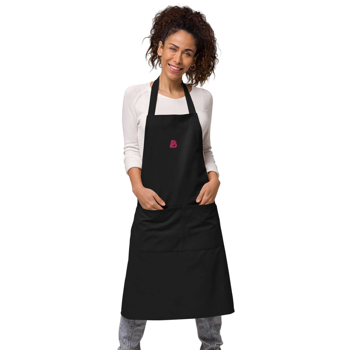 Model wearing Schürze aus Bio-Baumwolle N°0 in black, featuring adjustable straps and front pocket, ideal for cooking protection.