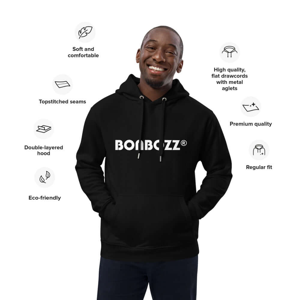 Smiling person wearing Hochwertiger Öko Kapuzenpullover N°0, featuring eco-friendly design with double-layered hood and premium quality.
