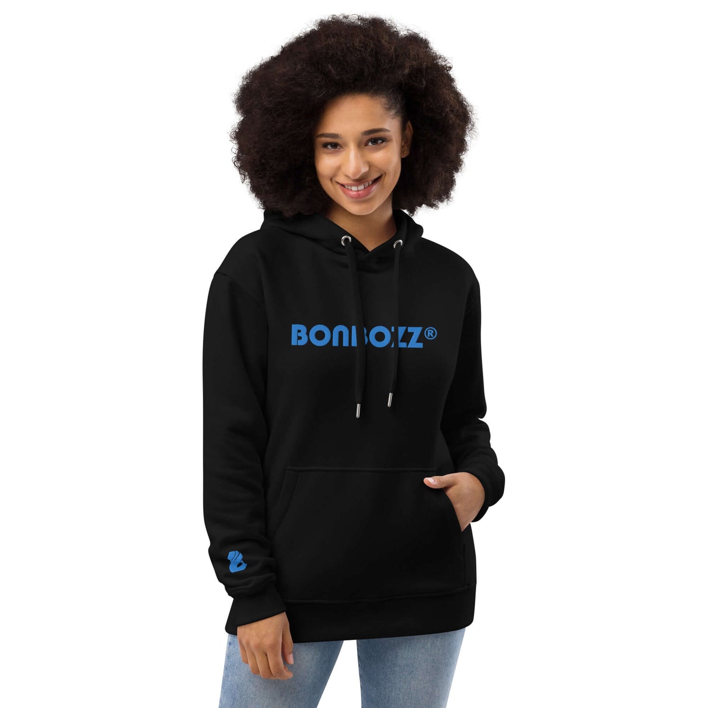 Woman wearing Hochwertiger Öko Kapuzenpullover N°7, black eco-friendly hoodie with front pocket and drawstring hood.