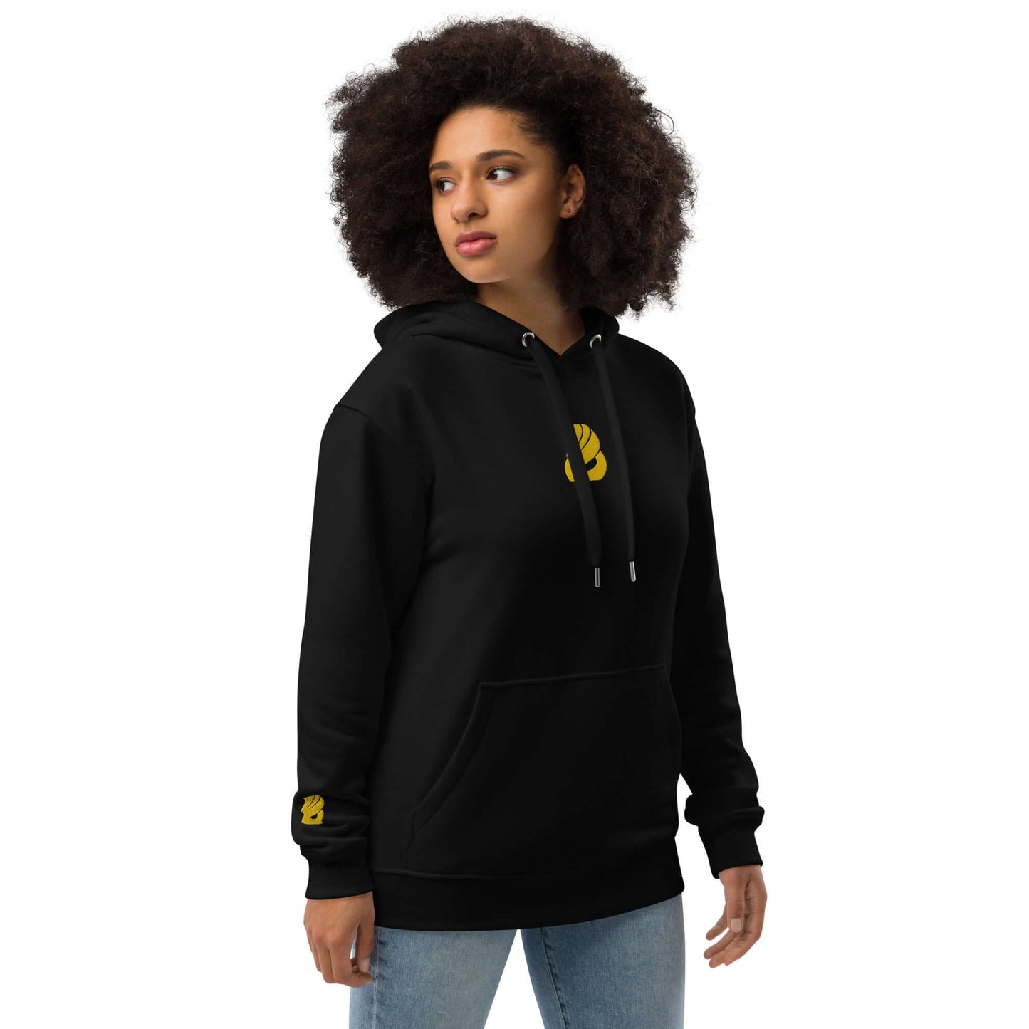 Woman wearing Hochwertiger Öko Kapuzenpullover N°9 in black with front pocket and double-layered hood.