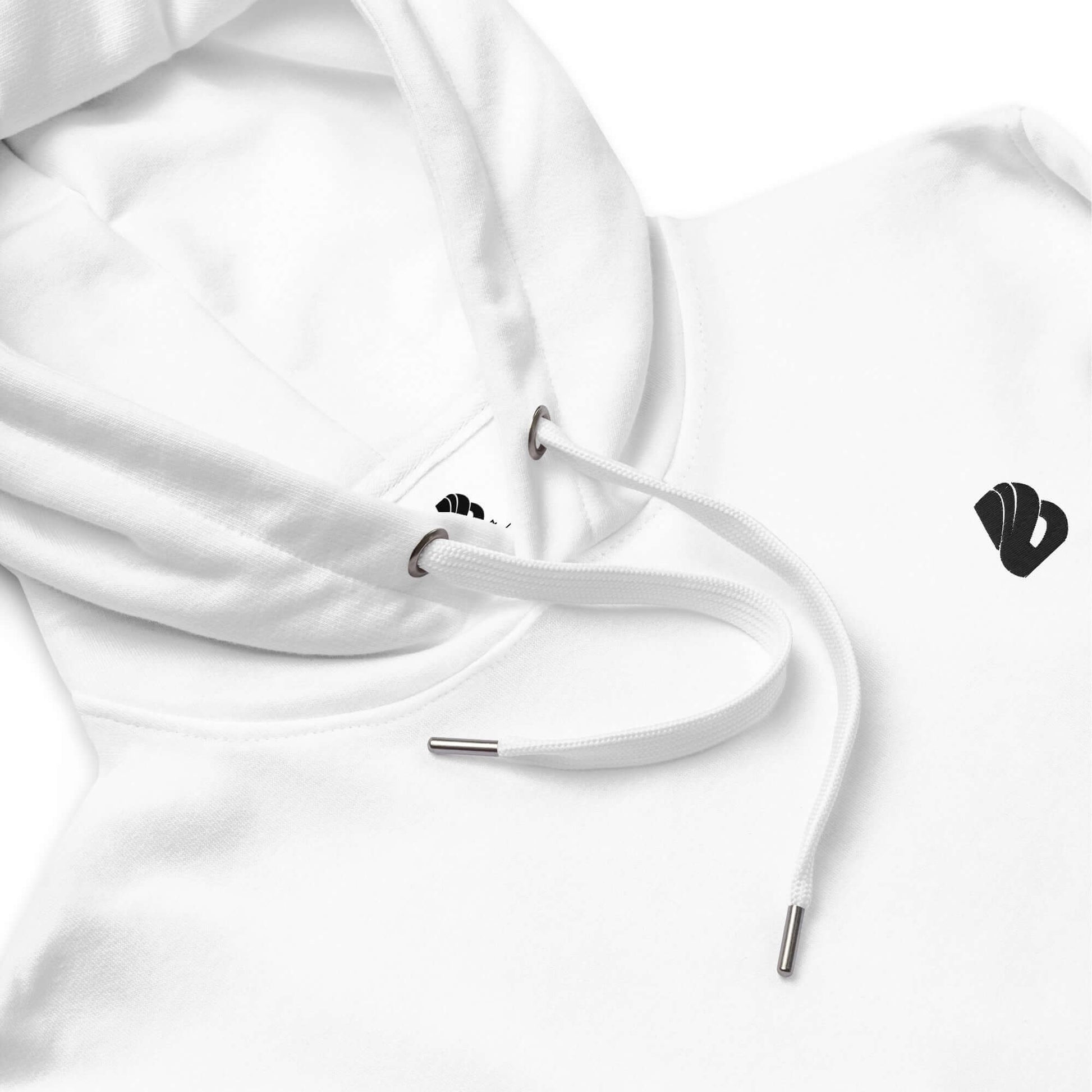 Hochwertiger Öko Kapuzenpullover N°2 aus Bio- und recycelten Materialien, Detailansicht der Kapuze und des minimalistischen Logos.
