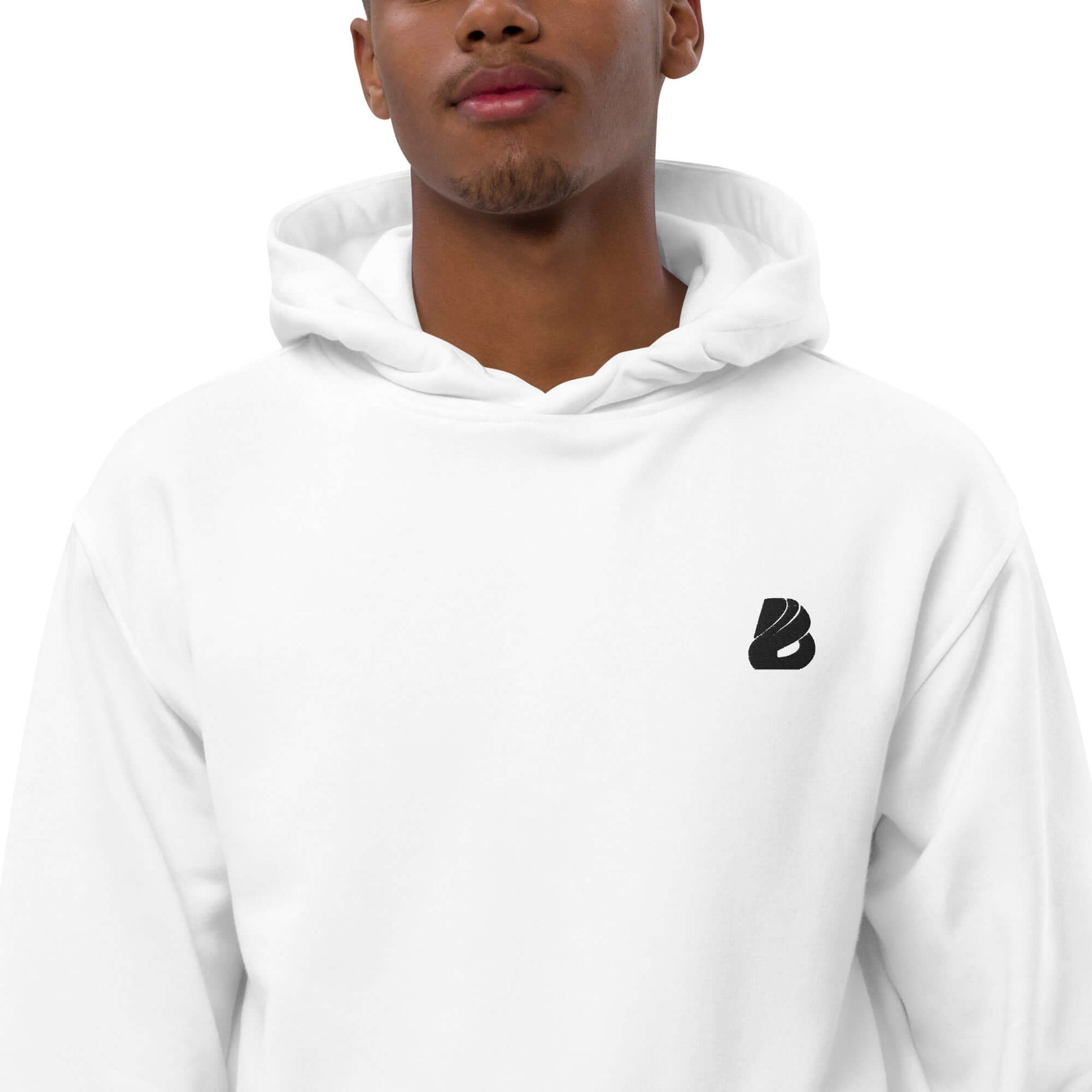 Hochwertiger Öko Kapuzenpullover N°2 aus Bio-Baumwolle und recyceltem Polyester mit Logo auf der Brust in weiß.