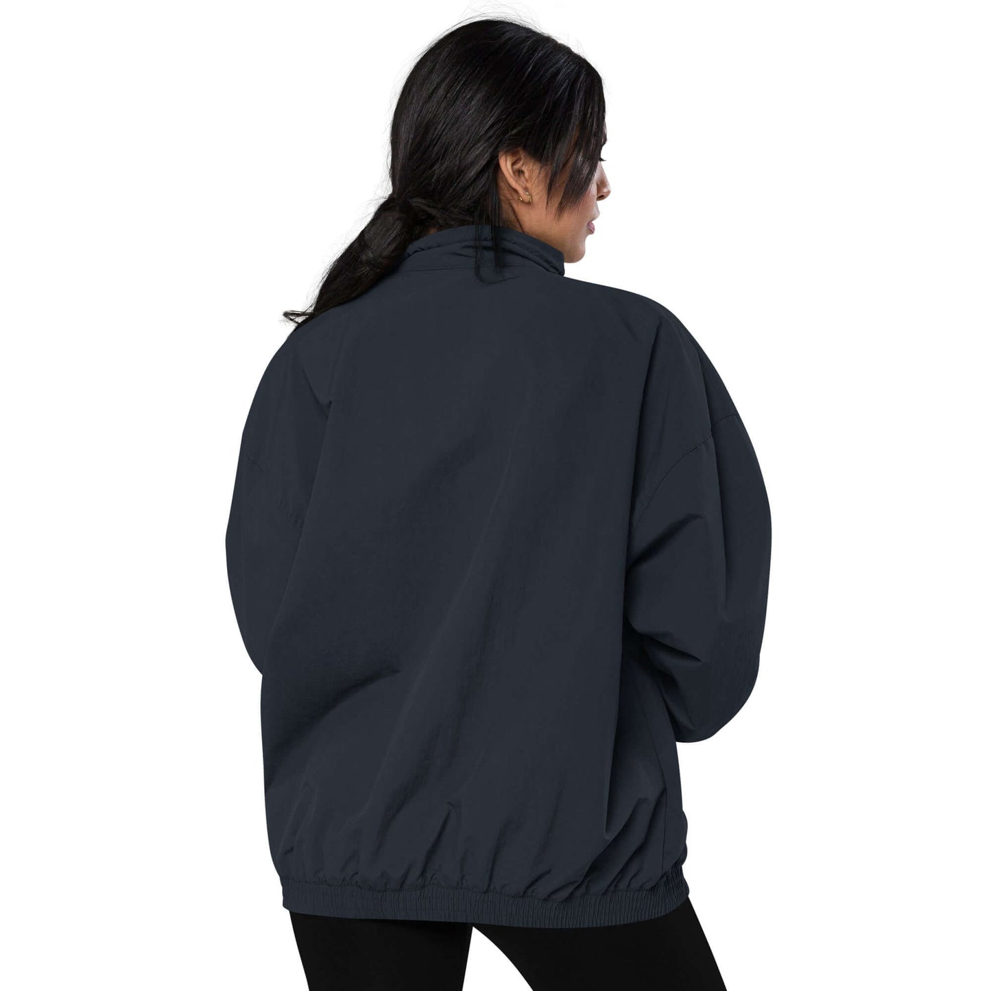 Woman wearing Recyclete Trainingsjacke N°1 in a versatile and stylish manner, showcasing back view and comfortable fit.
