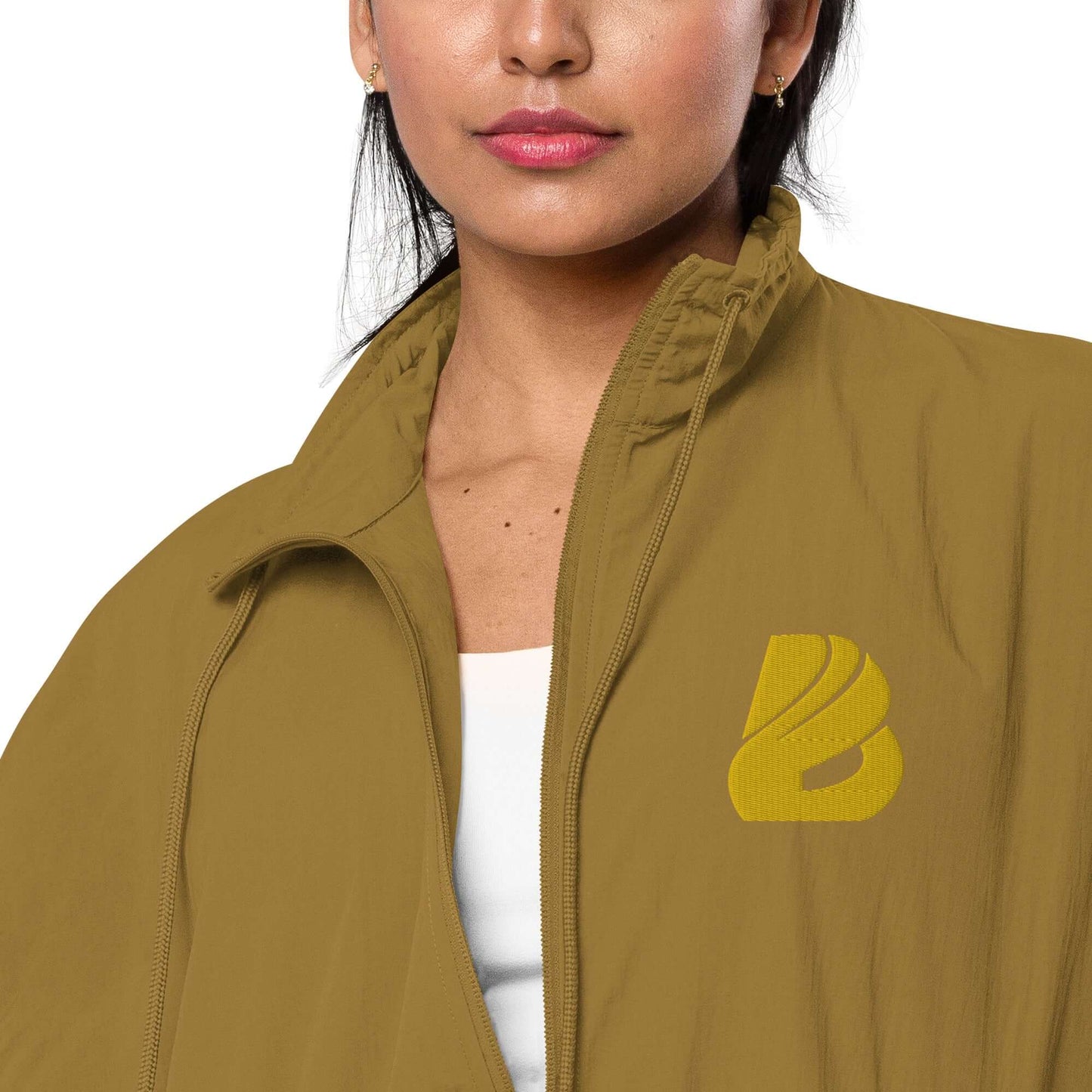 Recyclete Trainingsjacke N°1 in beige, ideal für formelle und legere Styles, kombiniert mit einem weißen Tank-Top.
