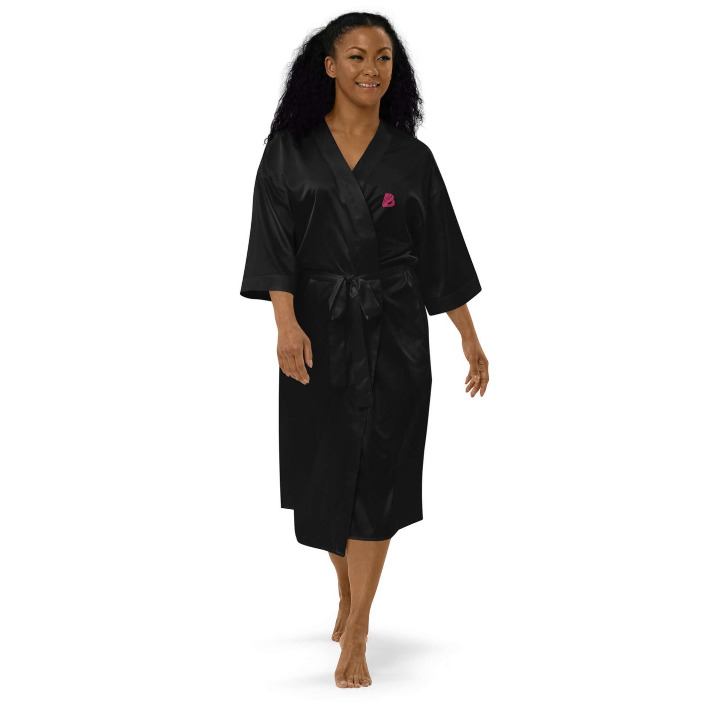 Woman wearing Satinmantel N°2 in black, kimono-style robe with 3/4 sleeves, perfect for intimate occasions.