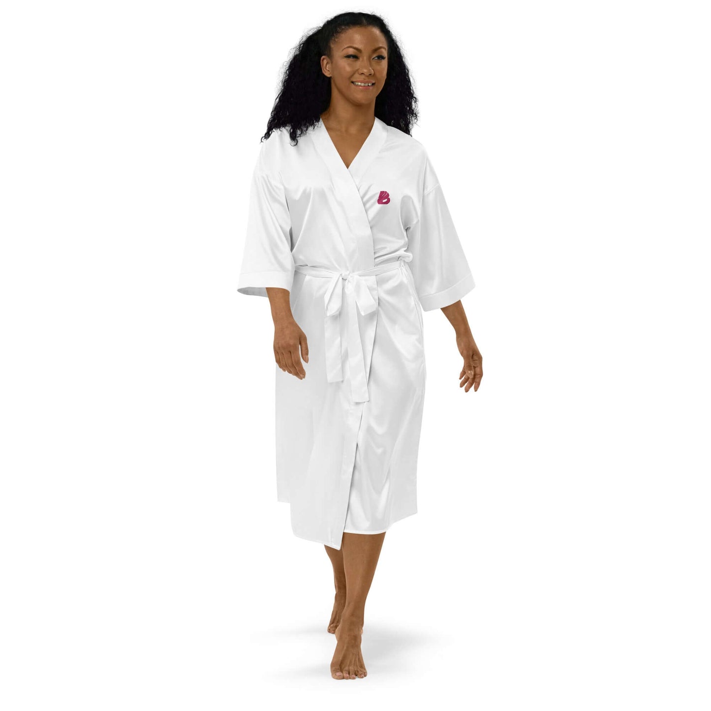Woman wearing white Satinmantel N°2 in kimono style with 3/4 sleeves and knee-length, ideal for gifting on intimate occasions.